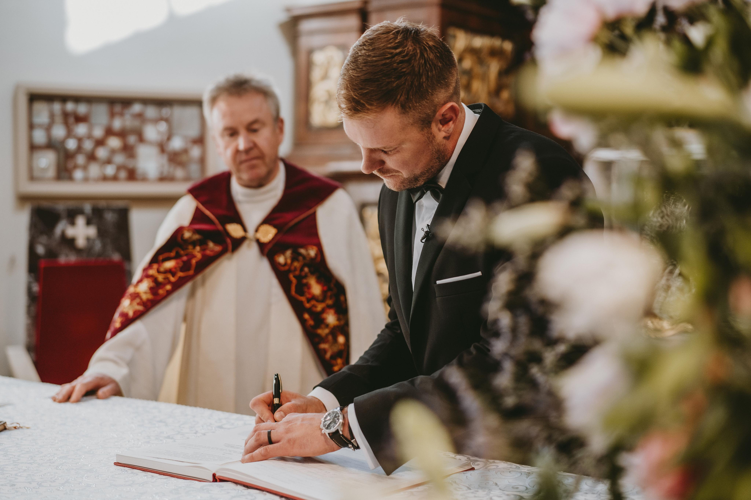 Saule Matas. Authentic Wedding Videography