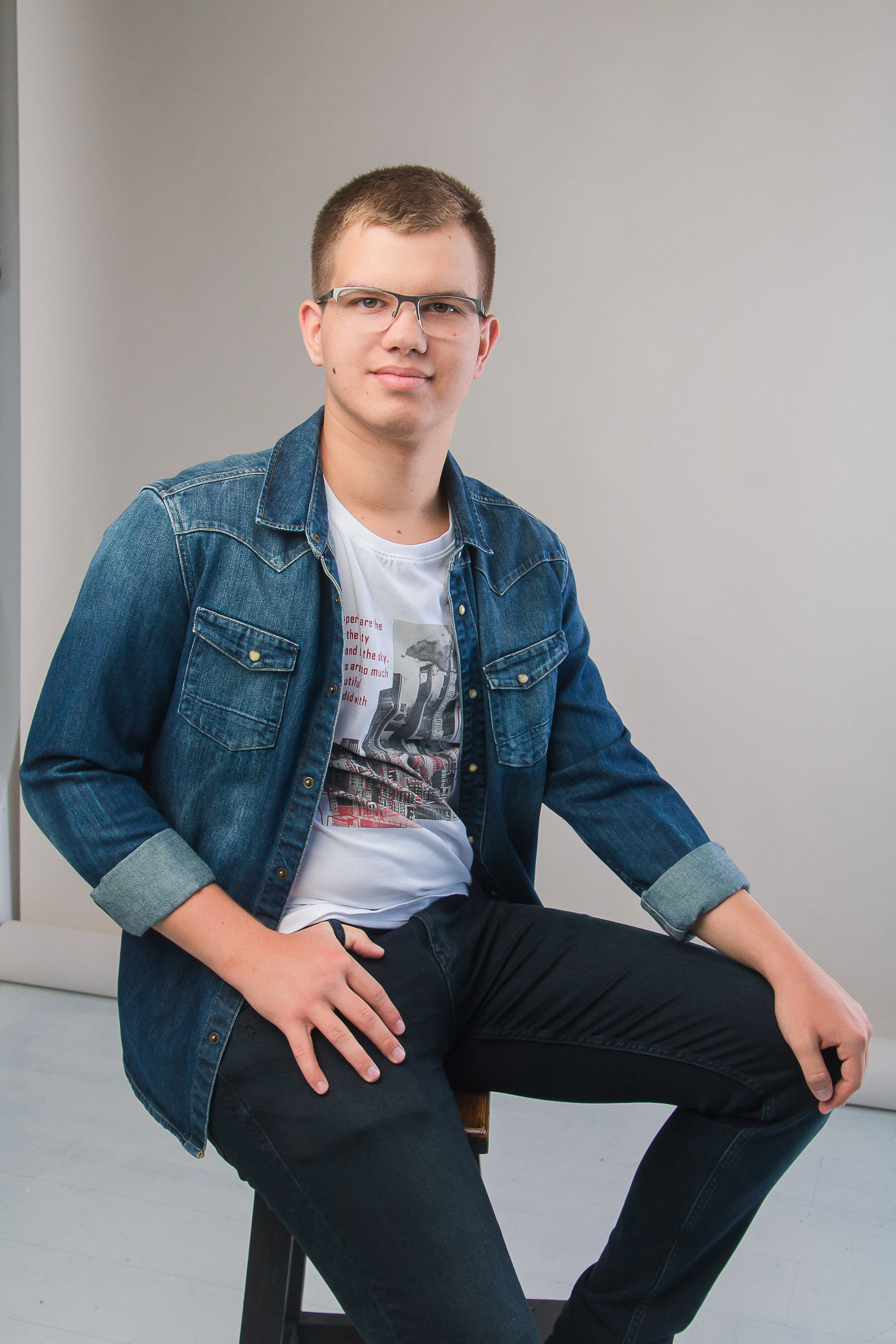 В студии. Школьный и детский фотограф в Николаеве Плужникова Наталья