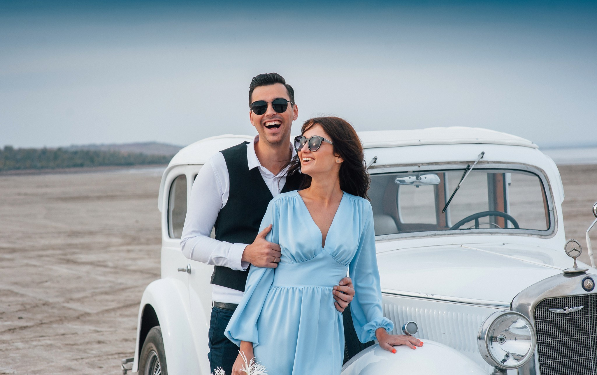 Blue Sky. Elegant Wedding Photography