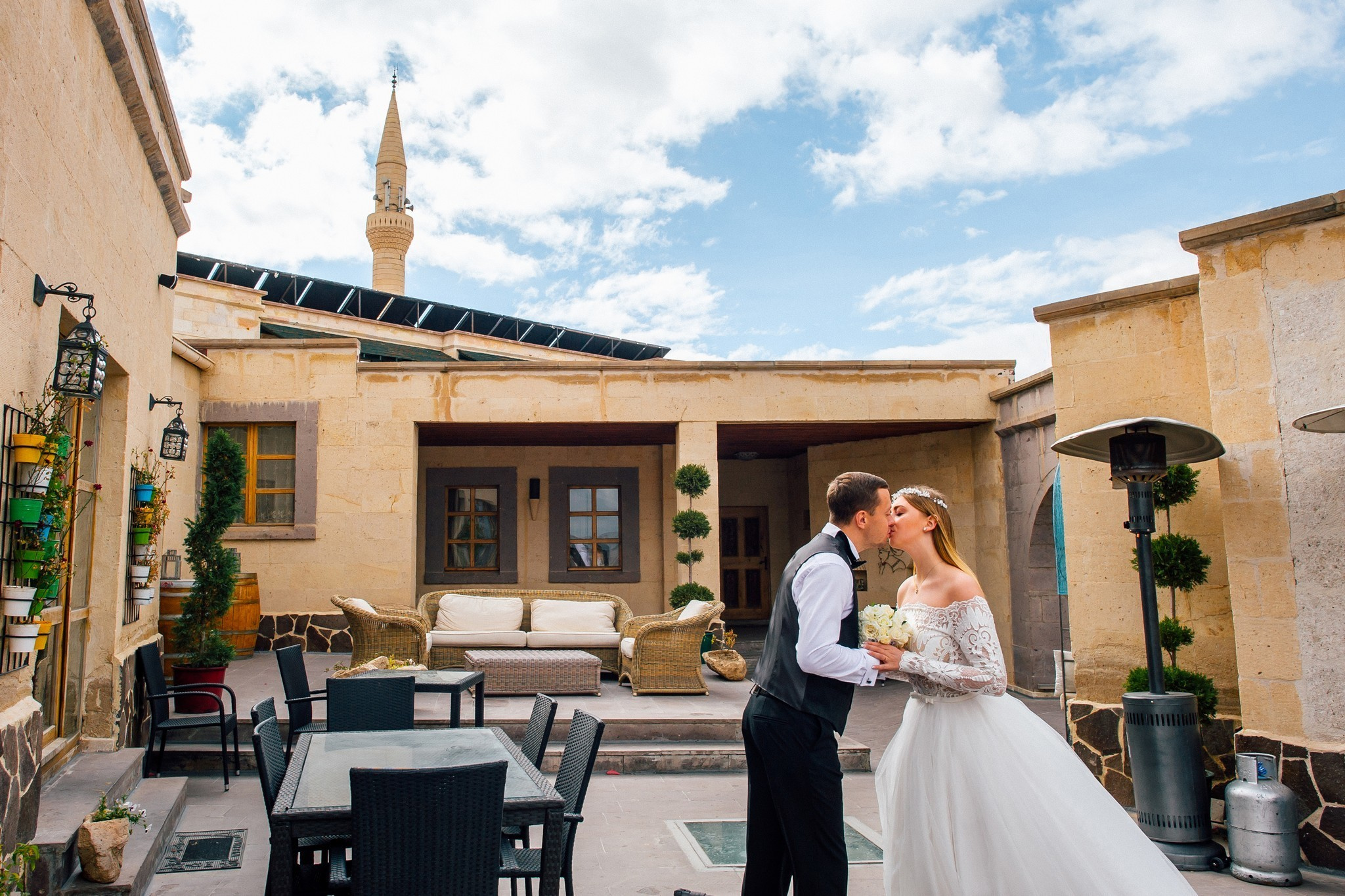 Ease to love. Elegant Wedding Photography