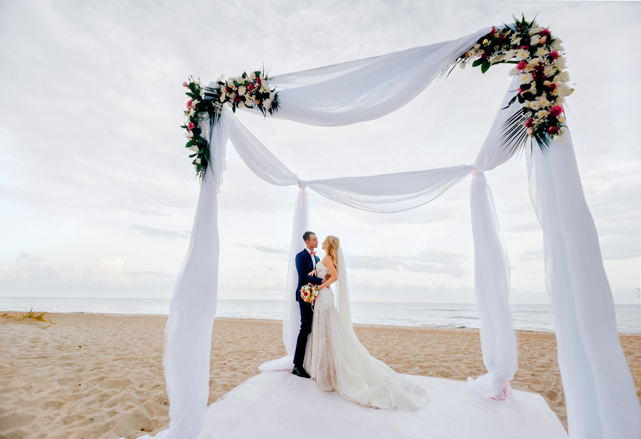 Wedding on the beach. Elegant Wedding Photography