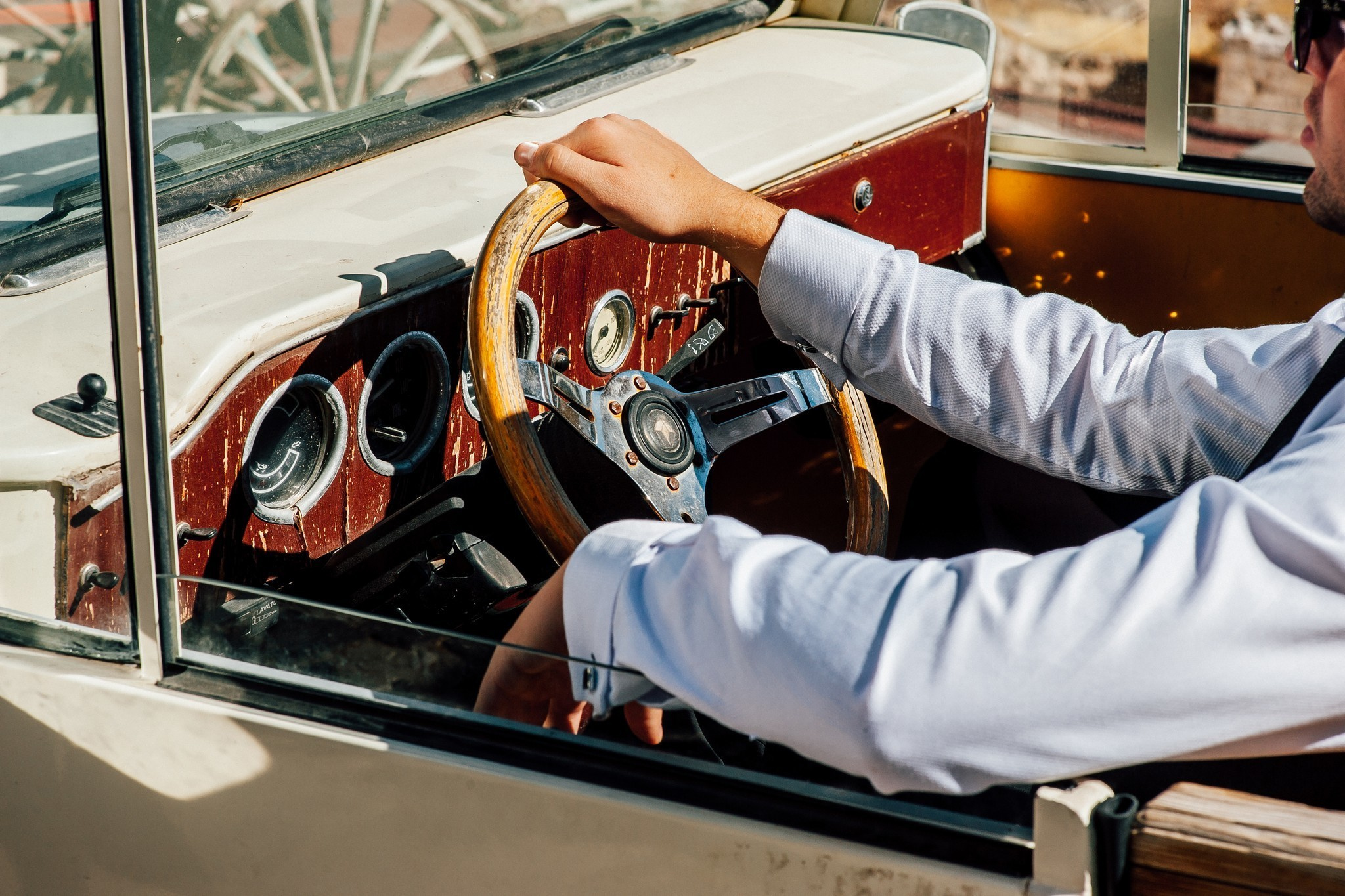 Ease to love. Elegant Wedding Photography