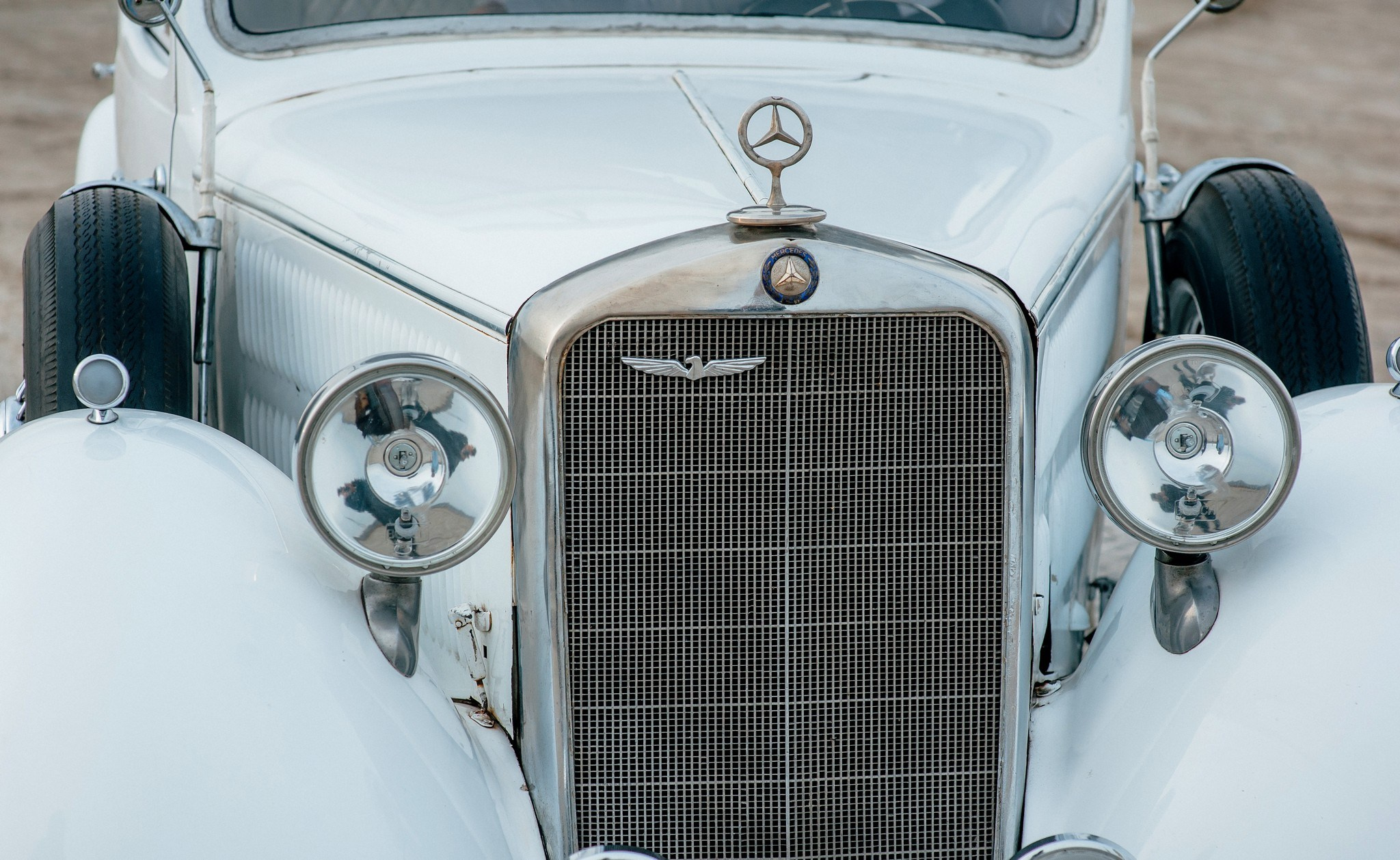 Blue Sky. Elegant Wedding Photography