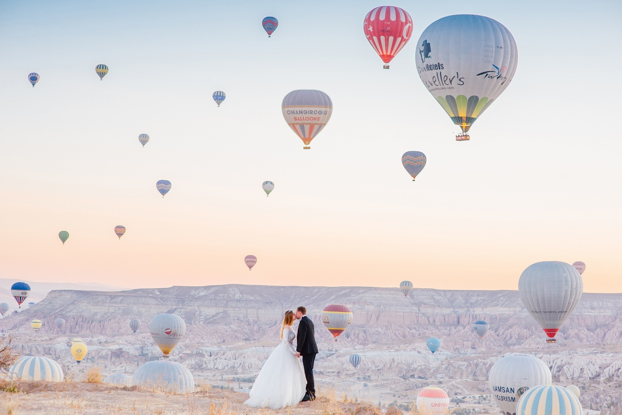 Ease to love. Elegant Wedding Photography