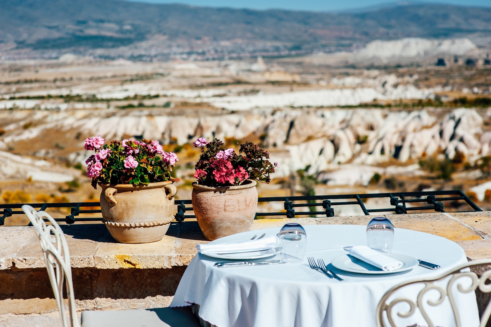 Ease to love. Elegant Wedding Photography