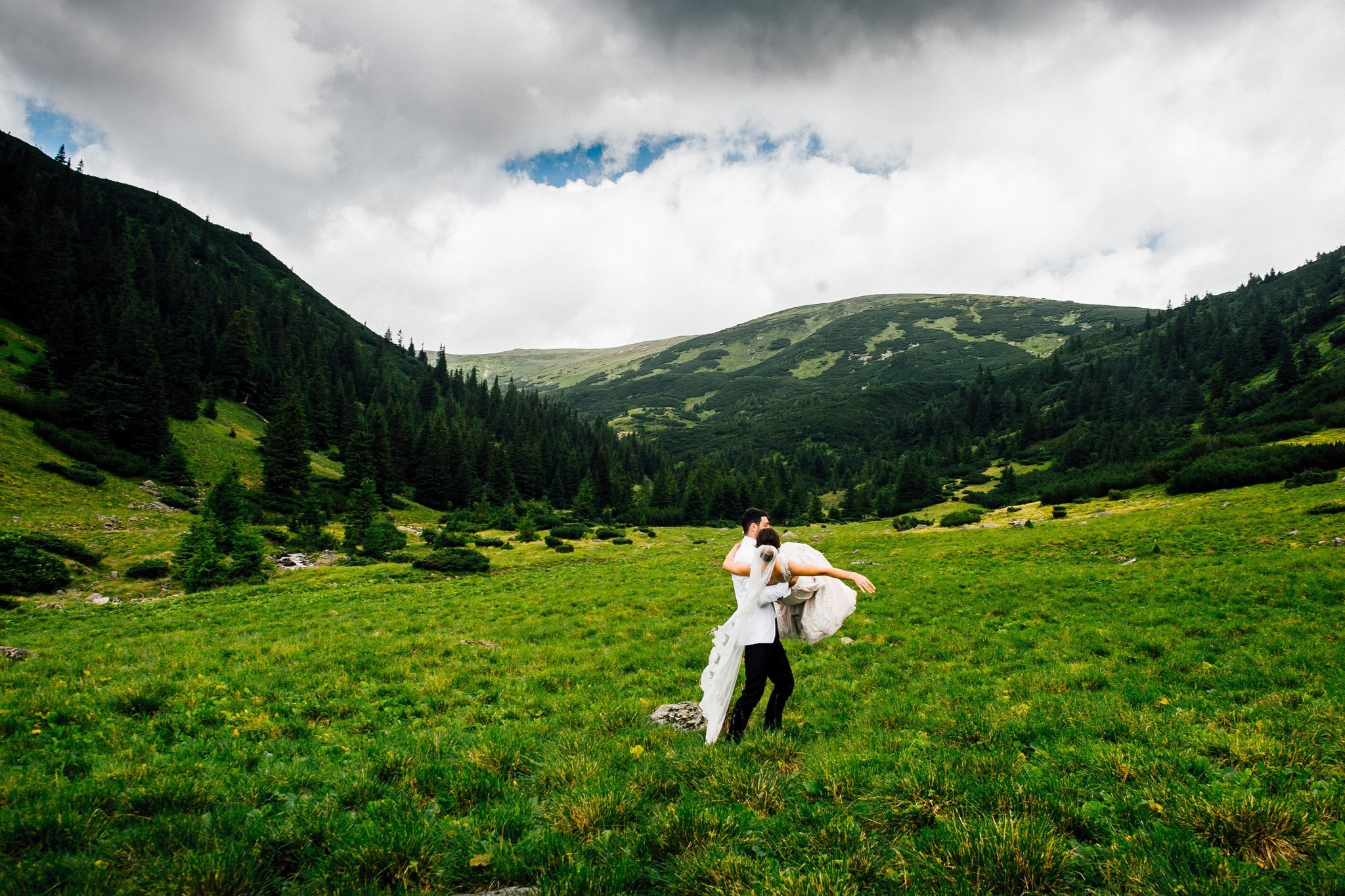 Wedding journey. Elegant Wedding Photography
