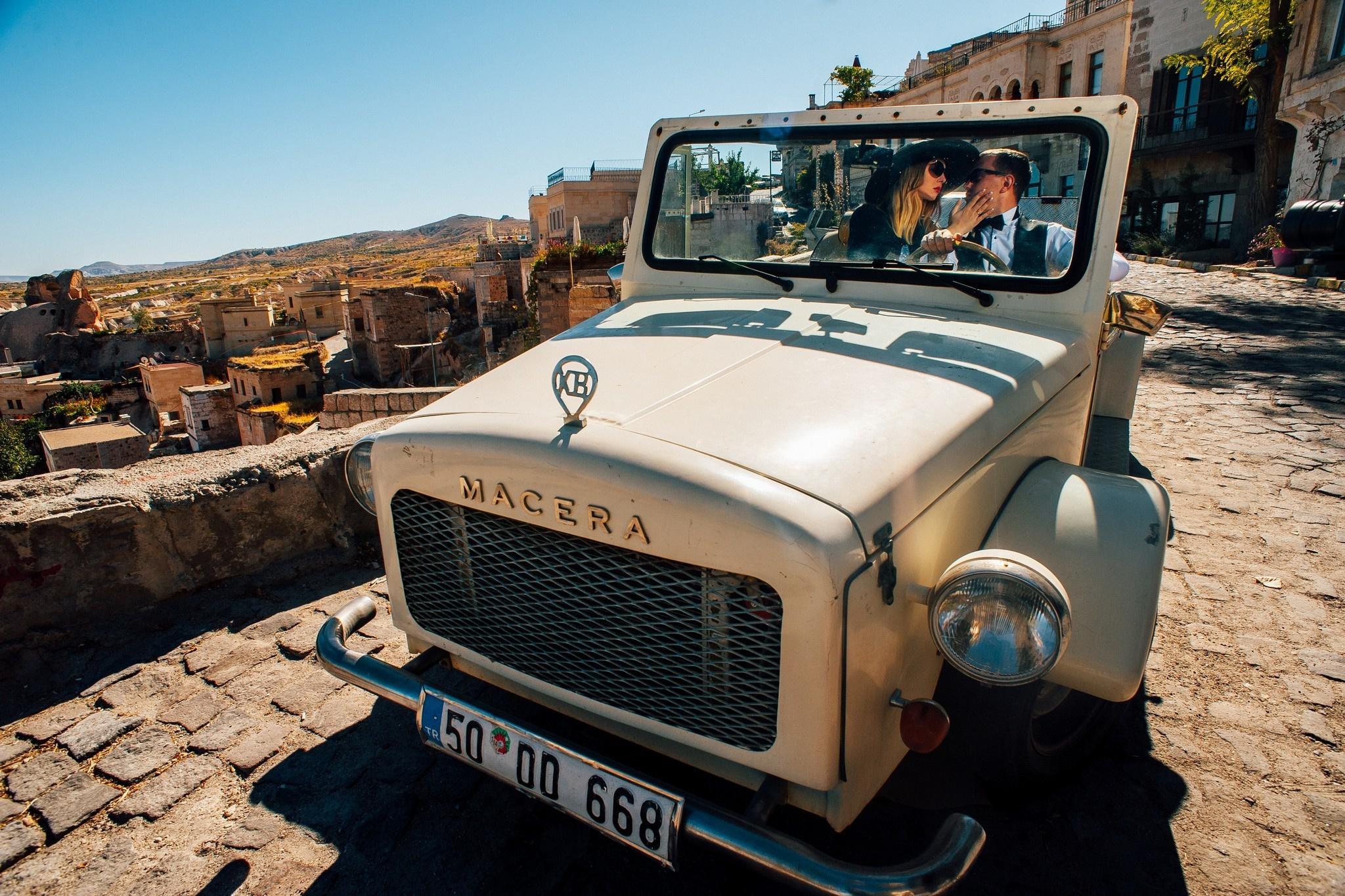 Ease to love. Elegant Wedding Photography