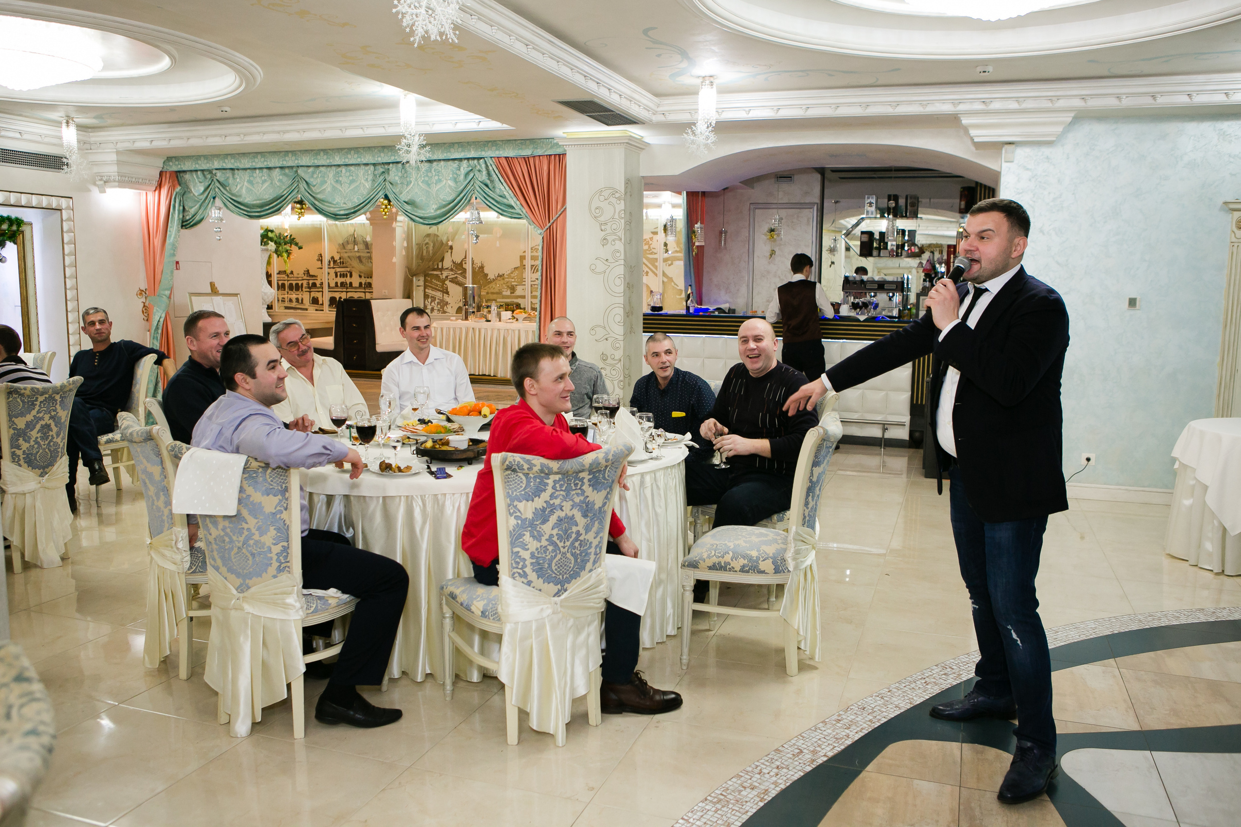 Prezentator petrecerea corprorativa