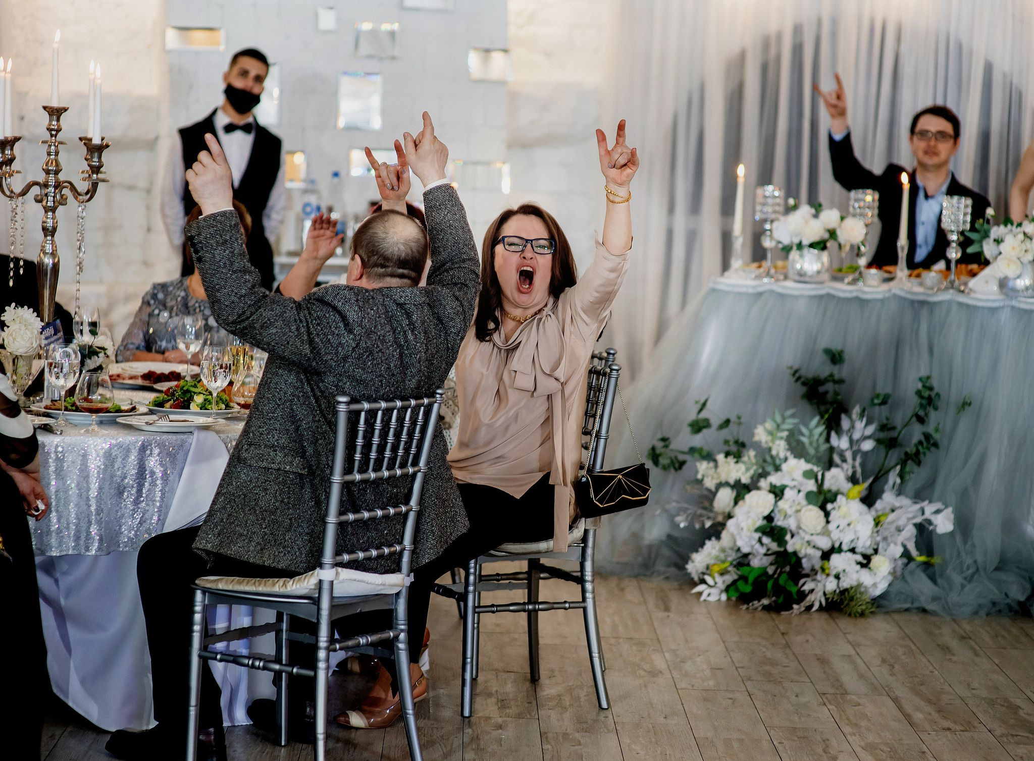 Moderator pentru nunta,cumatrie,zi de nastere,petrecerei corporative.                                                                        Ведущий на свадьбу Кишинев, Ведущий на день рождения  Кишинев, Ведущий на корпоратив Кишинев, Ведущий на выпускной Кишинев.           