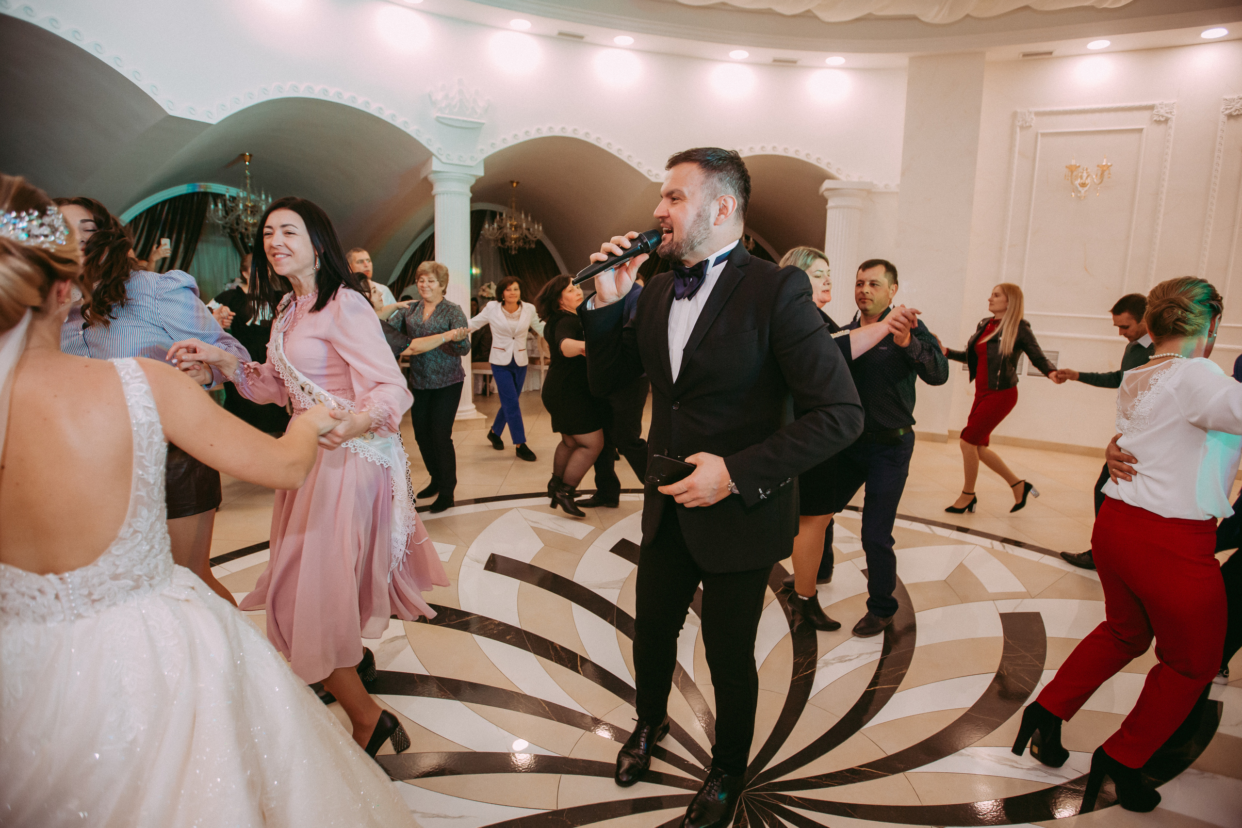 Moderator pentru nunta Chisinau. Moderator-interpret pentru nunta, cumătrie, petreceri corprorative