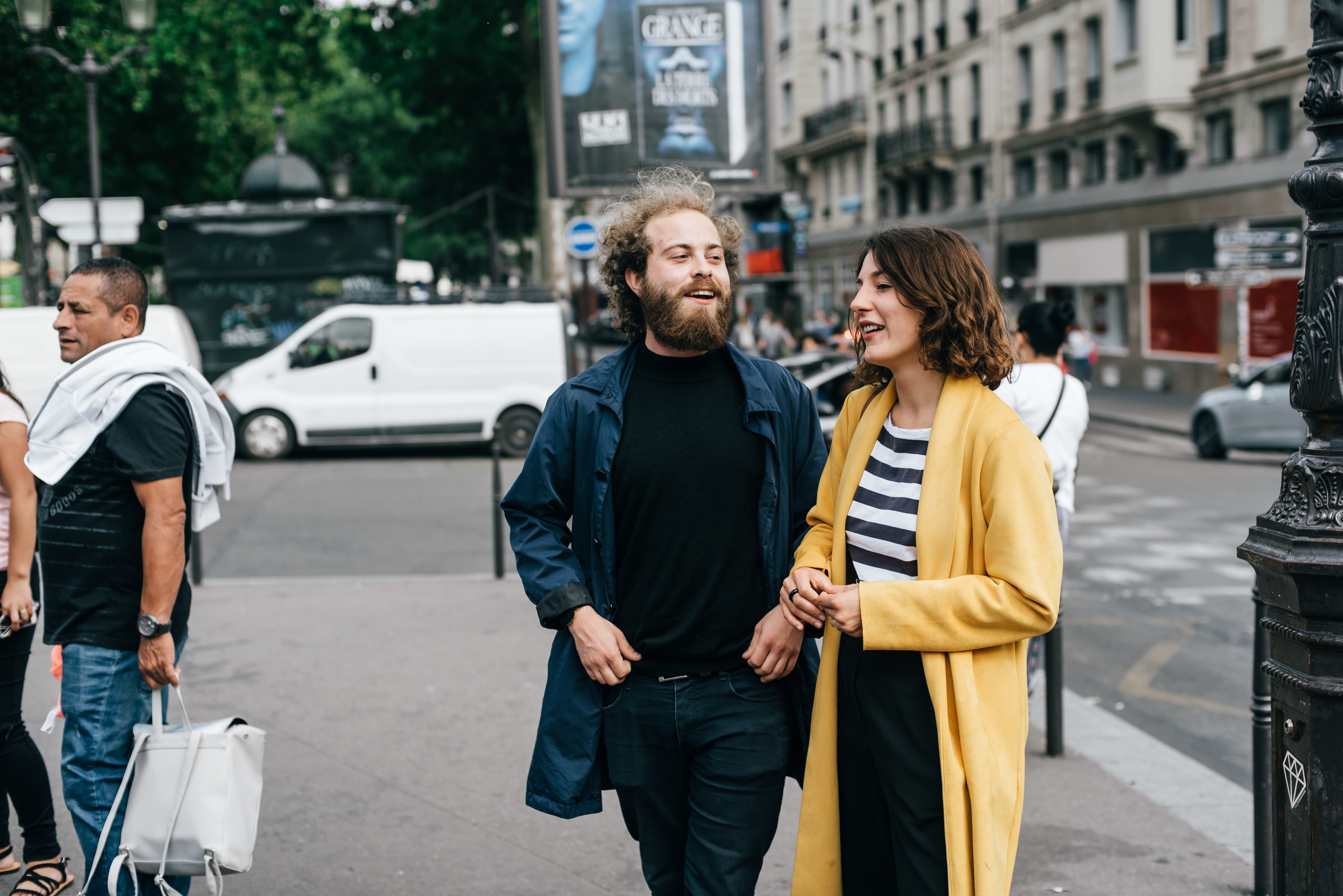 Прогулка молодой пары по улицам Парижа. Фотограф Дмитро Чернявський