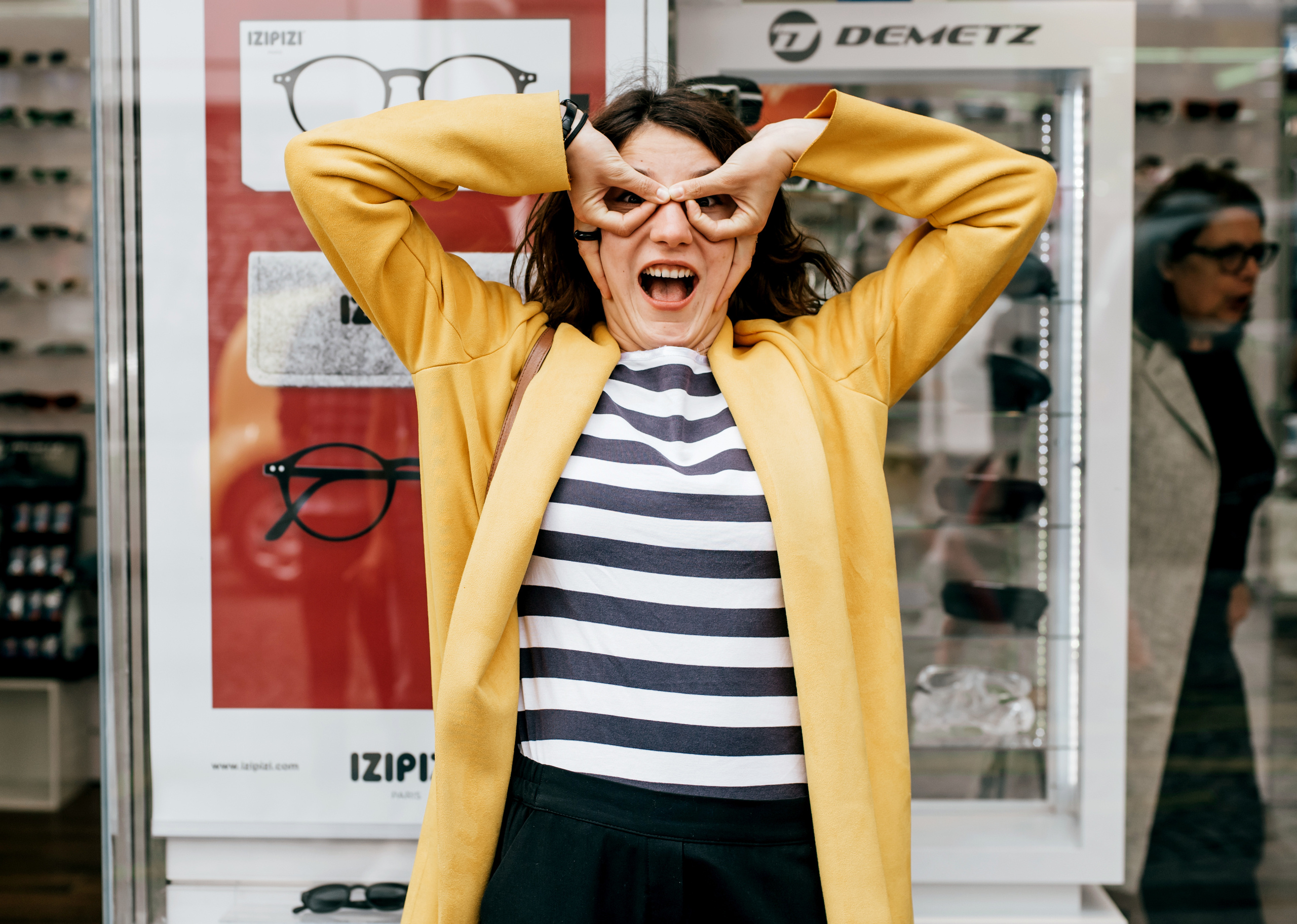 Прогулка молодой пары по улицам Парижа. Фотограф Дмитро Чернявський