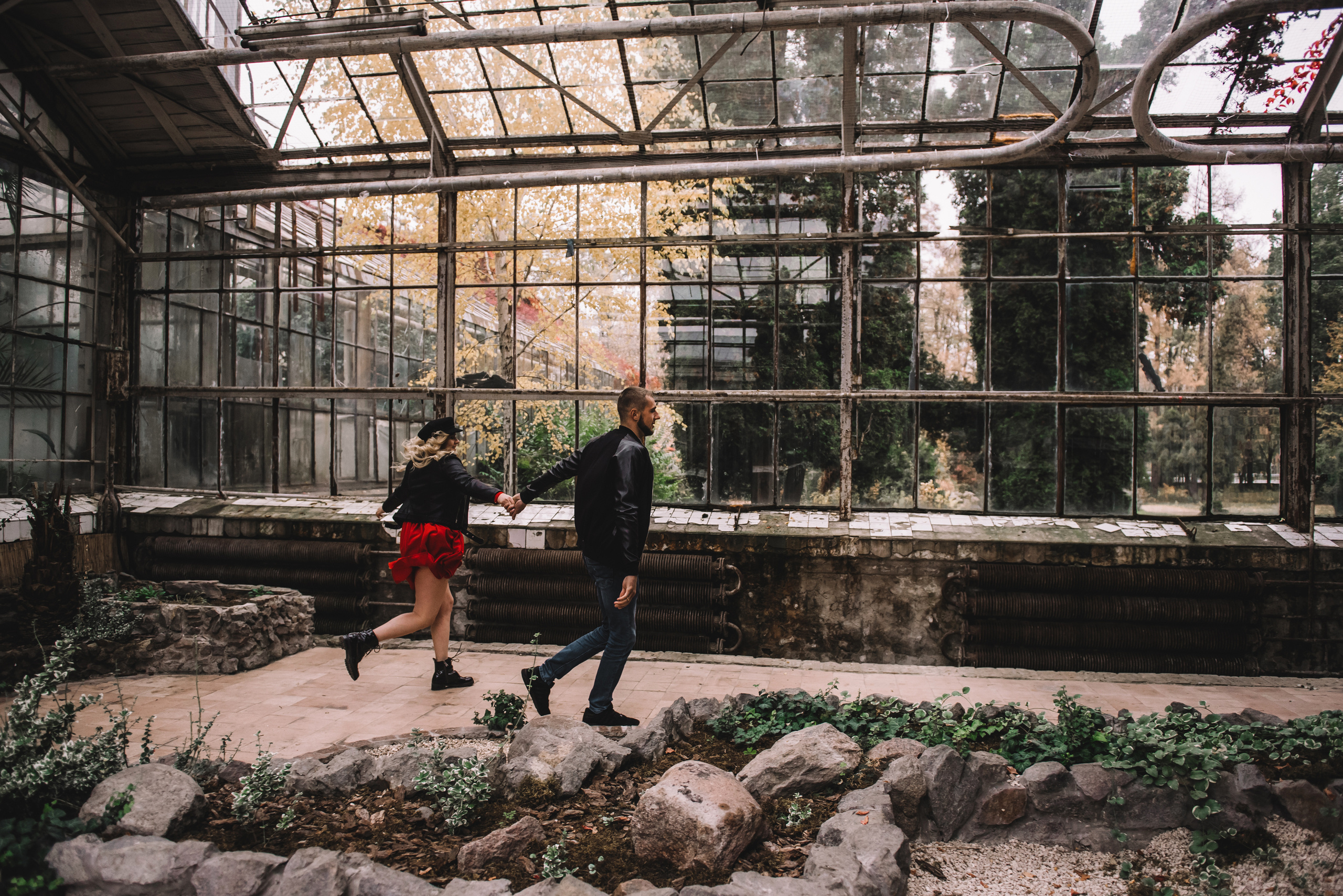 Фотосессия красивой пары в оранжерее. Фотограф Дмитро Чернявський