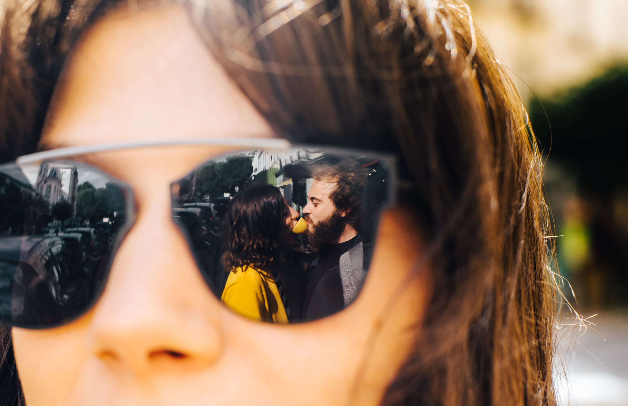 Прогулка молодой пары по улицам Парижа. Фотограф Дмитро Чернявський