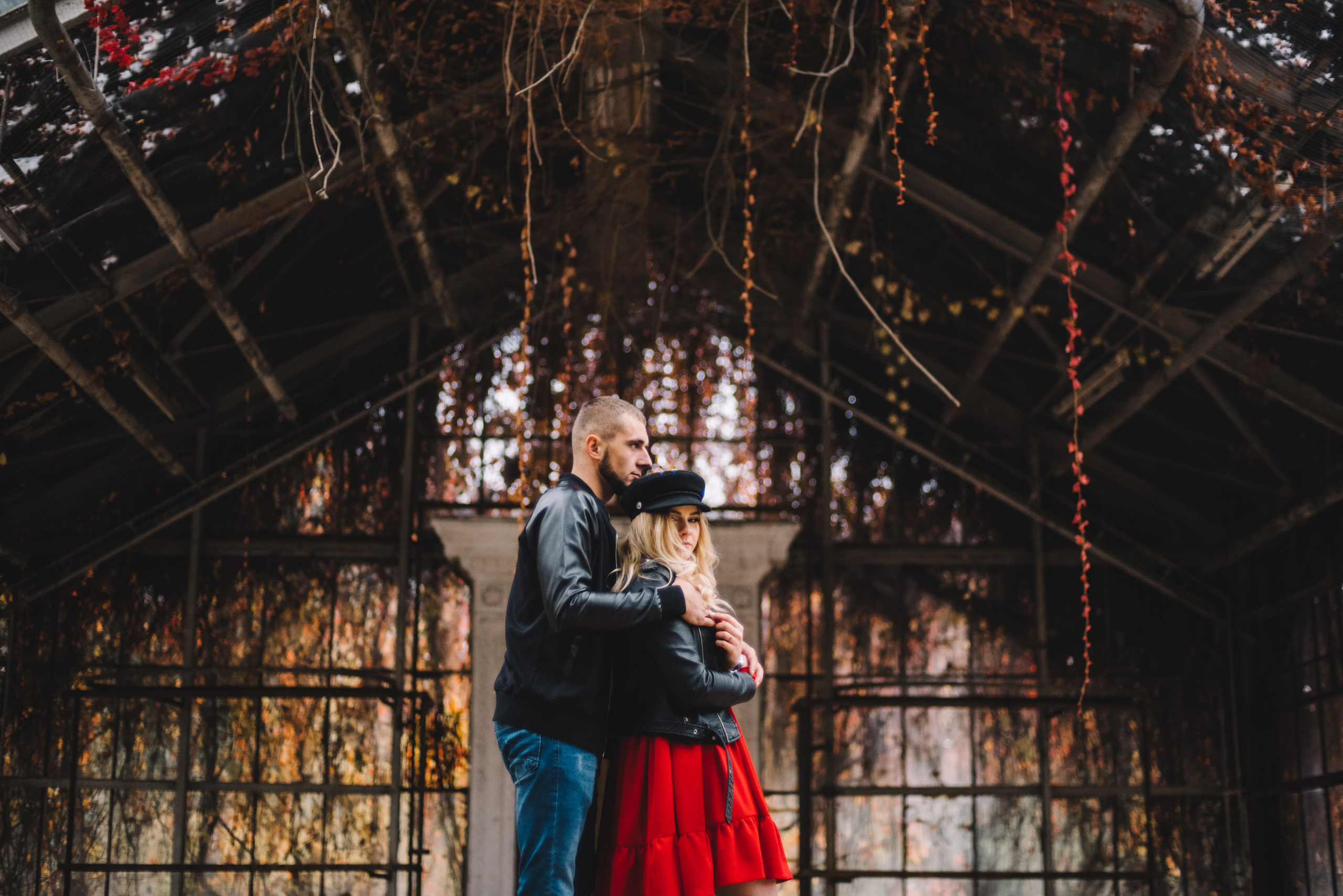 Фотосессия красивой пары в оранжерее. Фотограф Дмитро Чернявський