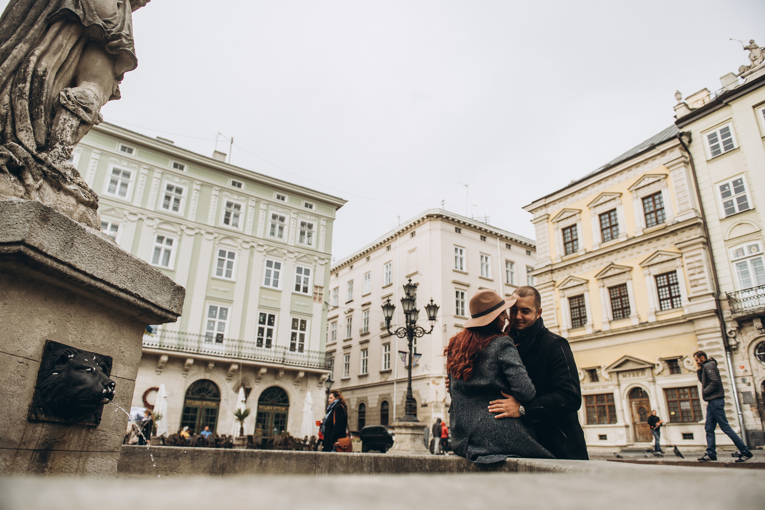 Лавстори красивой пары во Львове. Фотограф Дмитро Чернявський