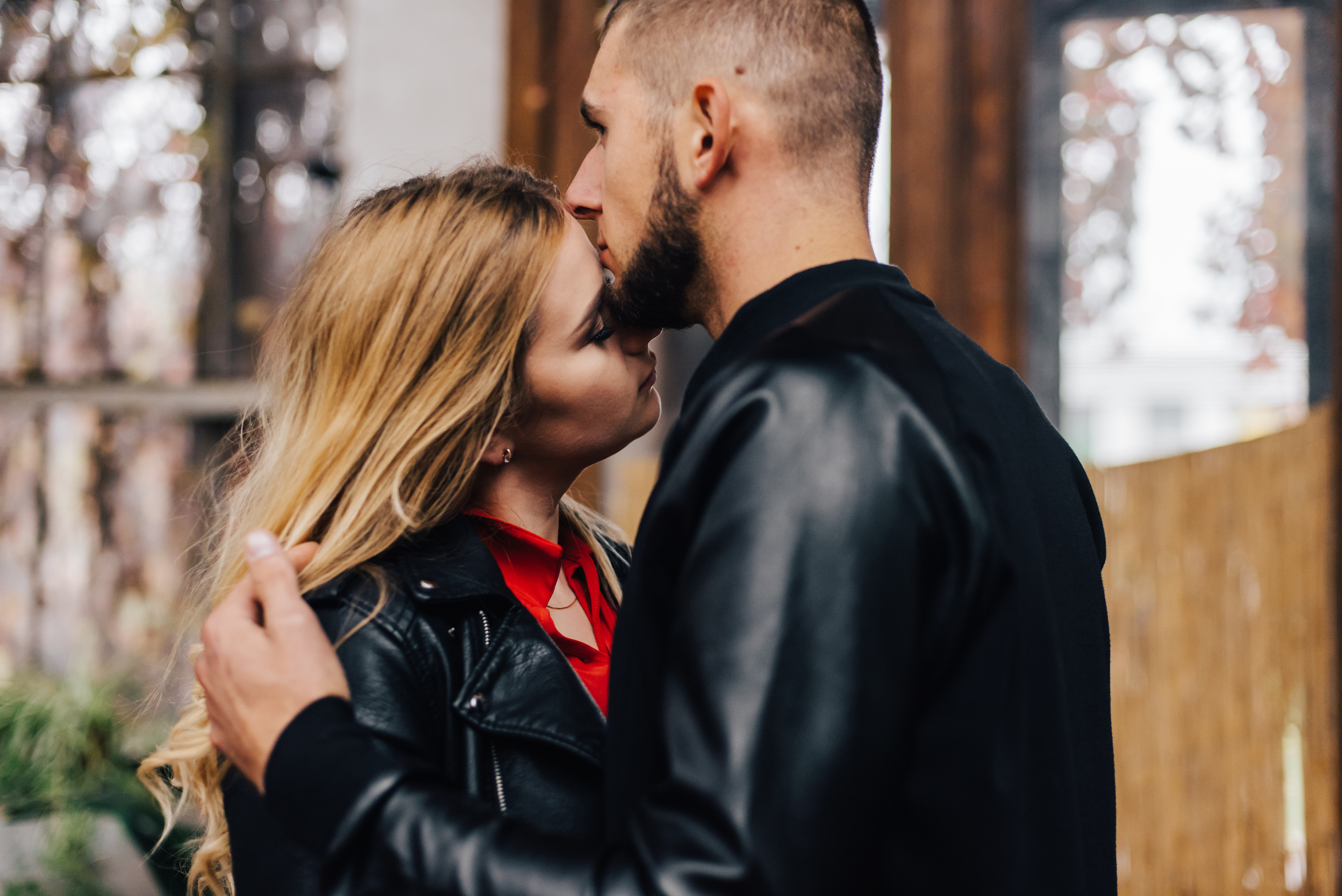 Фотосессия красивой пары в оранжерее. Фотограф Дмитро Чернявський