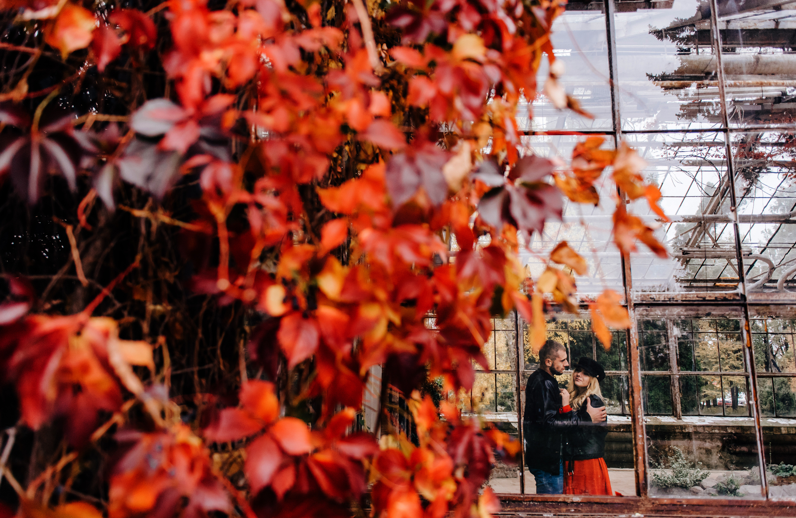 Фотосессия красивой пары в оранжерее. Фотограф Дмитро Чернявський