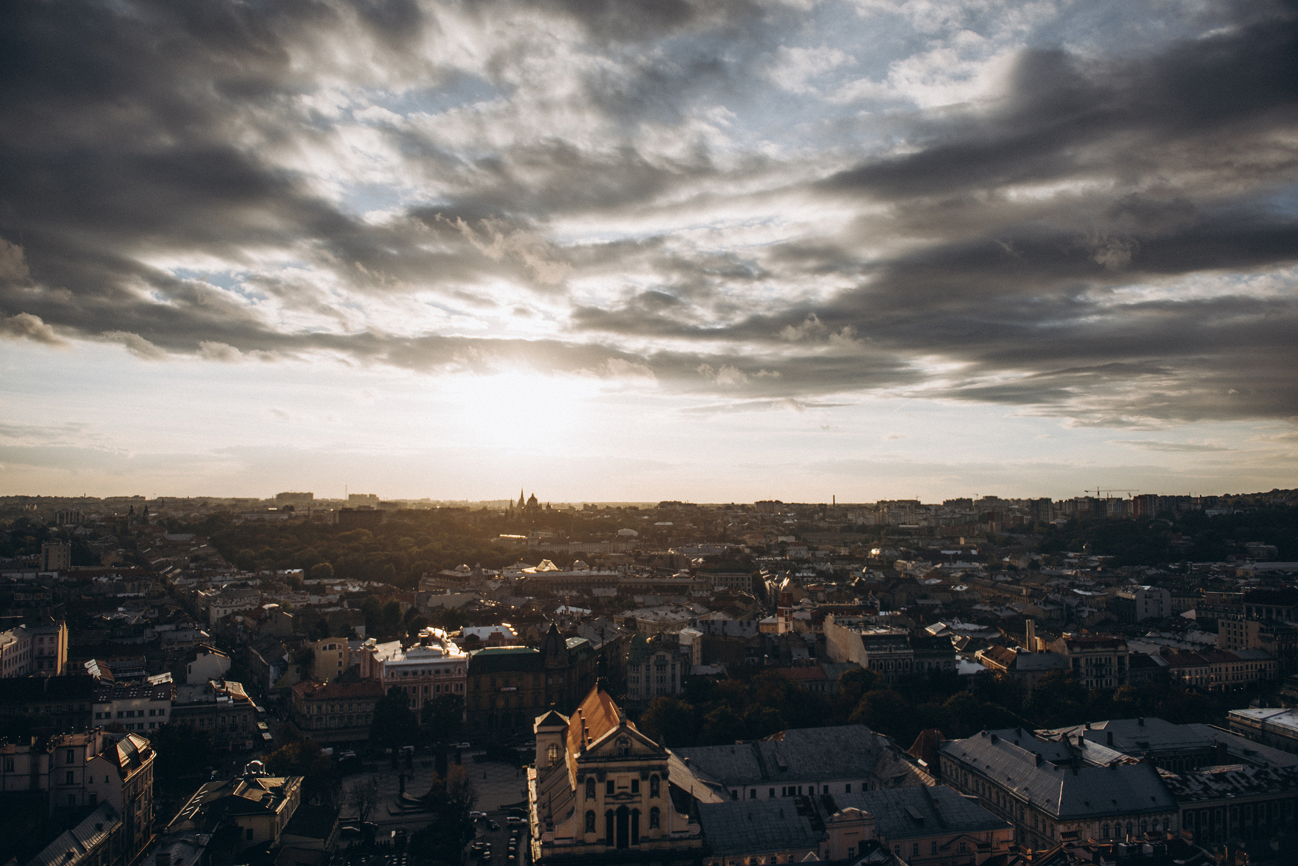 Лавстори красивой пары во Львове. Фотограф Дмитро Чернявський