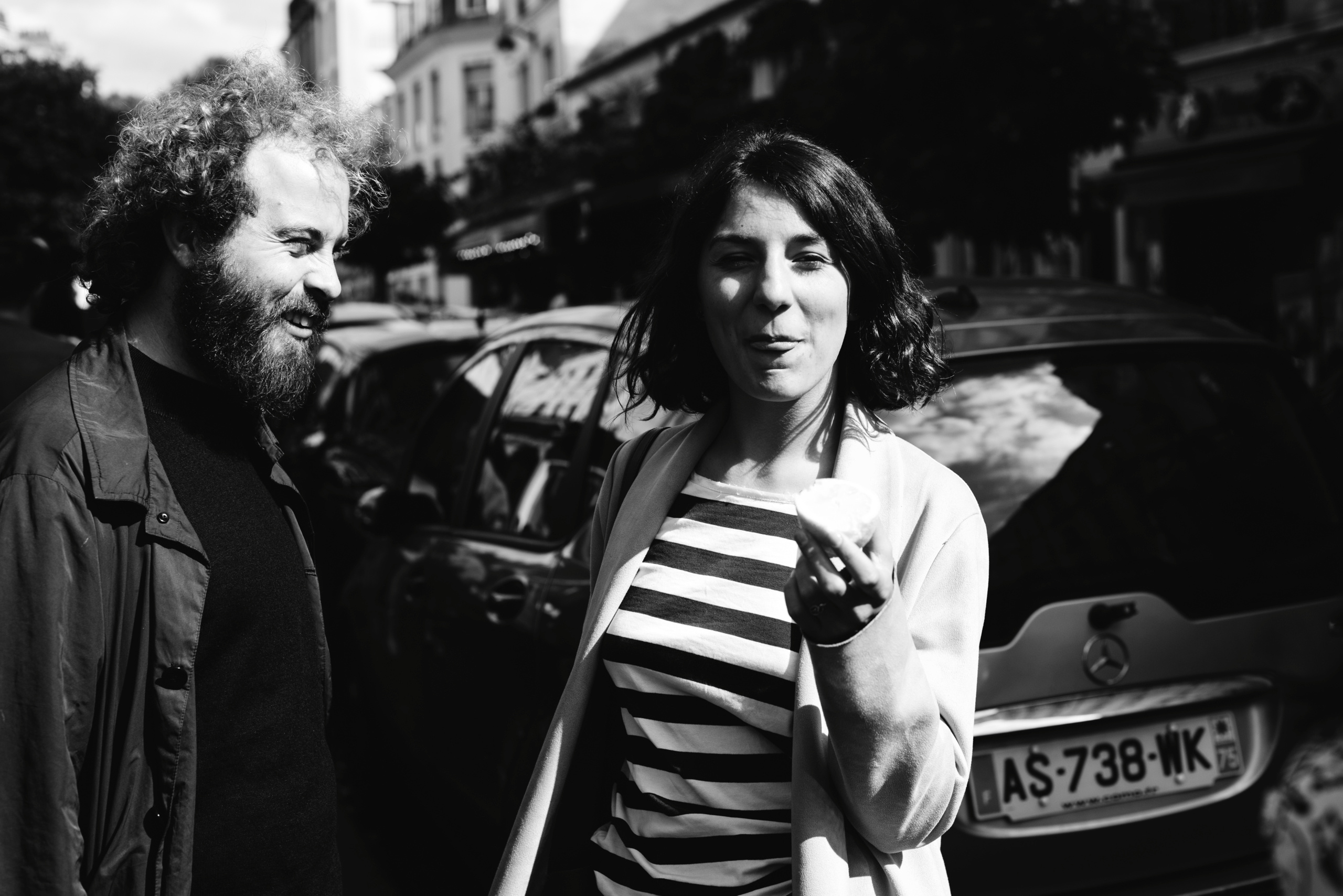 Прогулка молодой пары по улицам Парижа. Фотограф Дмитро Чернявський