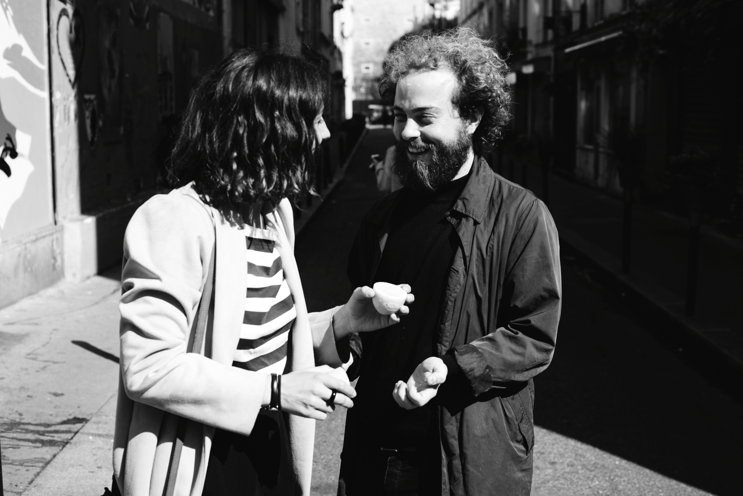 Прогулка молодой пары по улицам Парижа. Фотограф Дмитро Чернявський