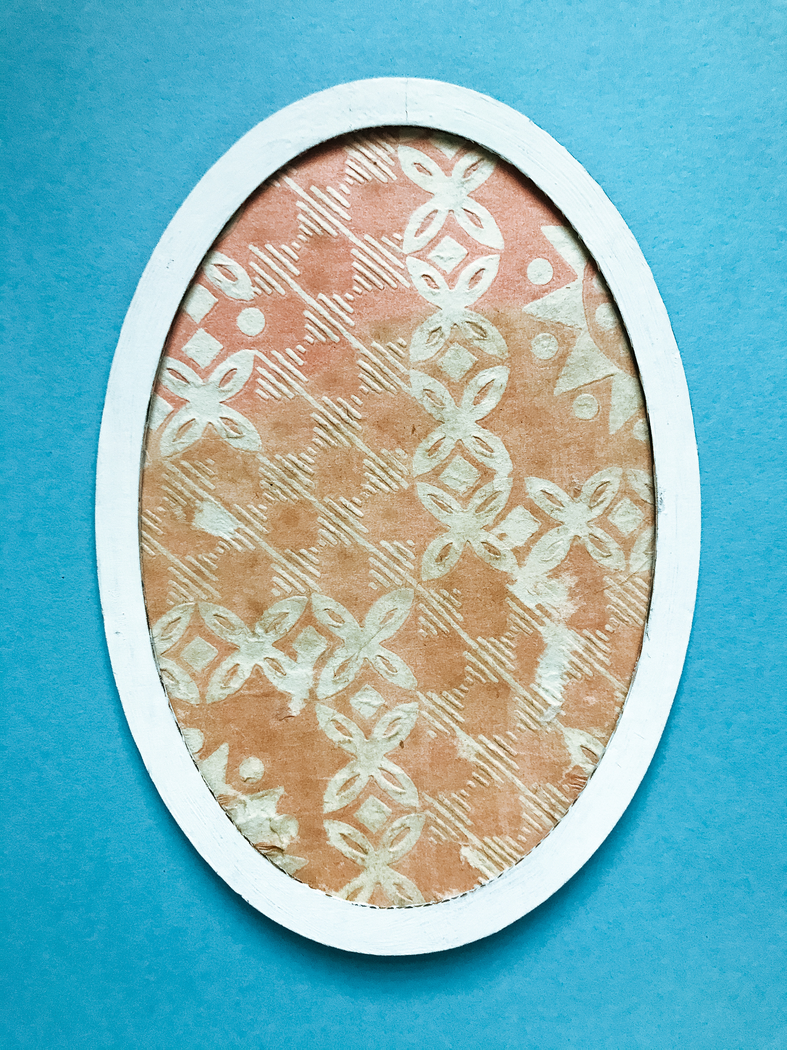 “All my ancestors were buried at this cemetery.” - IV. This  is the 70 years old house. Dividing layer by layer, I removed seven layers of wallpaper from the wall. It turned out that the wallpaper was updated once every ten years.