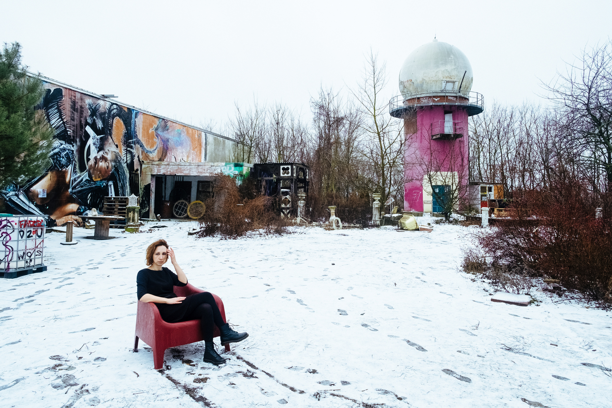 Yulia, 37 years old, GermanyTeufelsberg. BerlinI chose a former radar station on “Teufelsberg”. The Americans listened from here to the telecommunications of the Warsaw Pact countries. This place is least associated with the person I have thought of, but then more I want to do it here. Two days ago, dressed in the same gown, I said goodbye to him at his grave, and this shooting two weeks before the funeral was my last appeal to him.