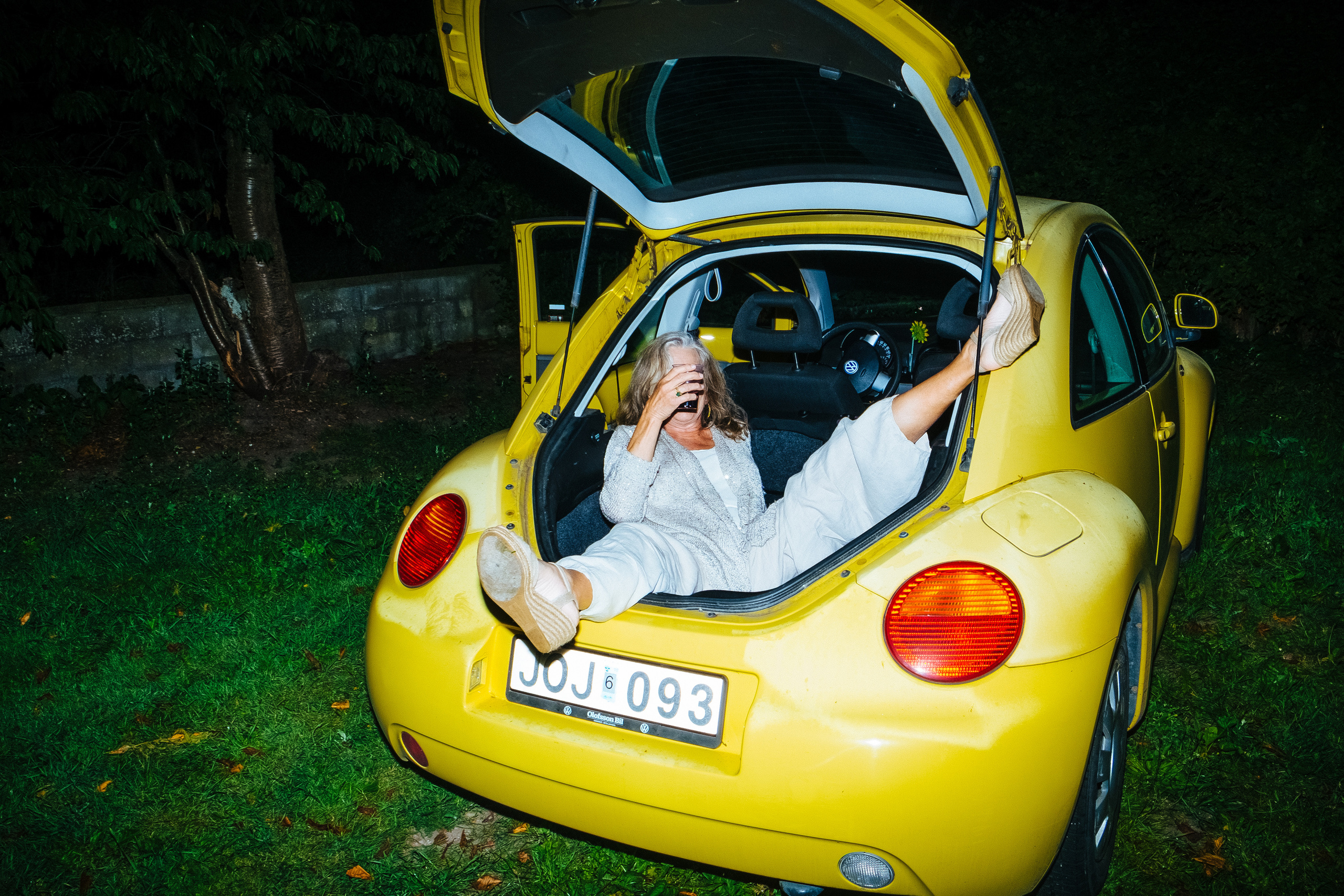 Lillymur, 71 years old, SwedenI am not a young woman anymore, but sex is still important to me. Now I knowfar more about it than I did when I was twenty. I’ve had this fantasy for quite along time, ever since I saw this couple in a yellow car. At my age having sexin a car might require some advanced gymnastics, but why shouldn’t I try it? Ayellow Volkswagen is almost like a Yellow Submarine!