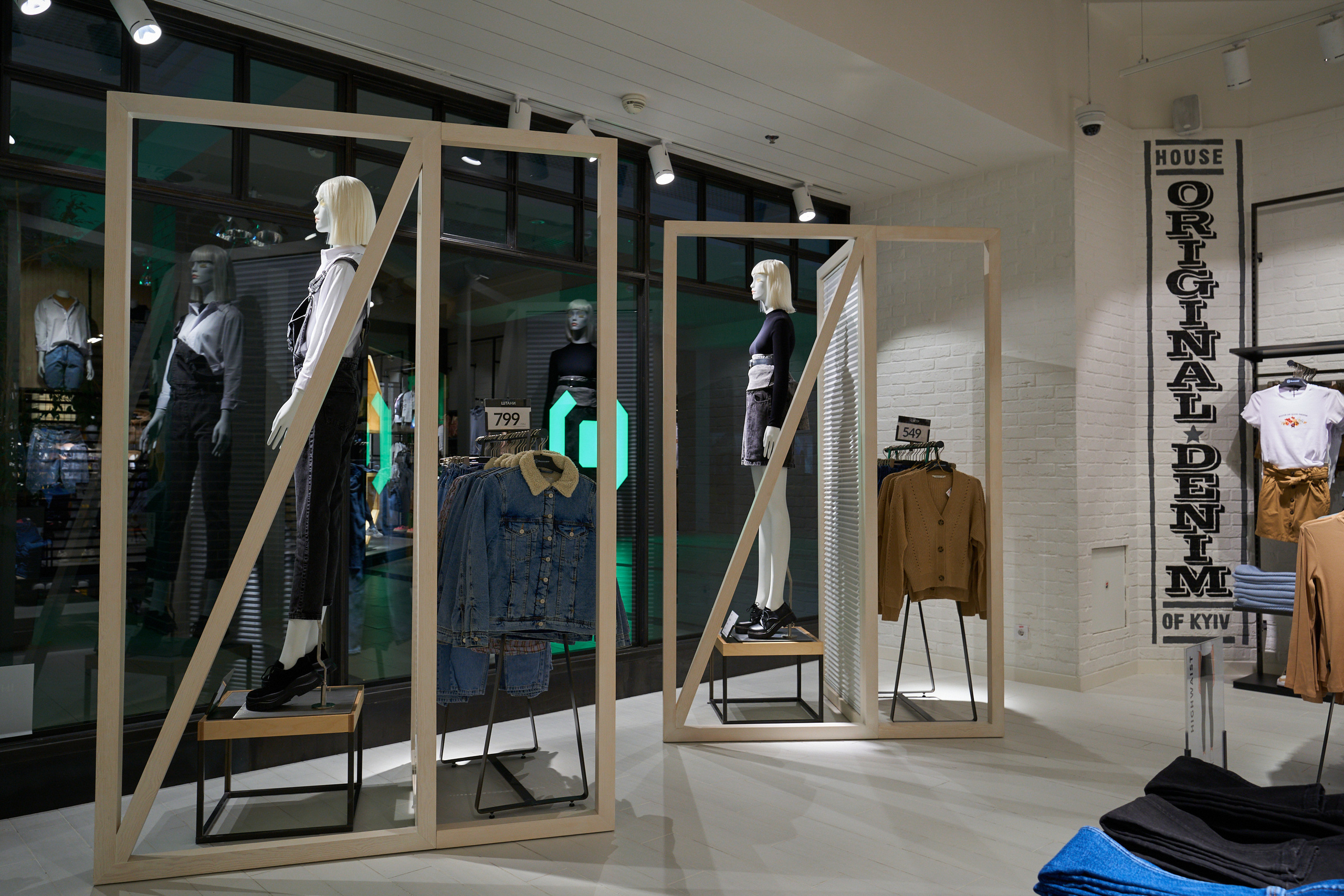 Інтер'єри та архітектура. Зйомка бізнес івентів, портретів та інтер’єрів/архітектури в Україні та Європі