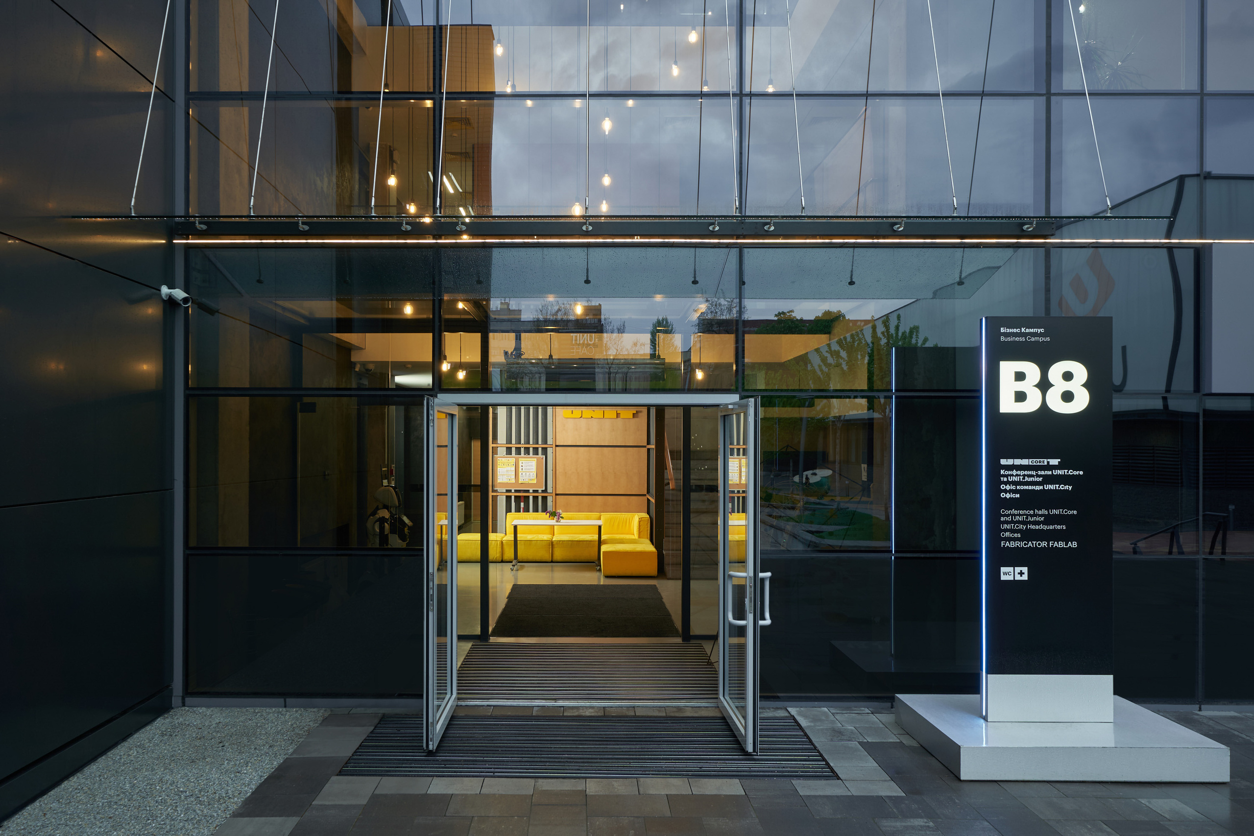 Інтер'єри та архітектура. Зйомка бізнес івентів, портретів та інтер’єрів/архітектури в Україні та Європі