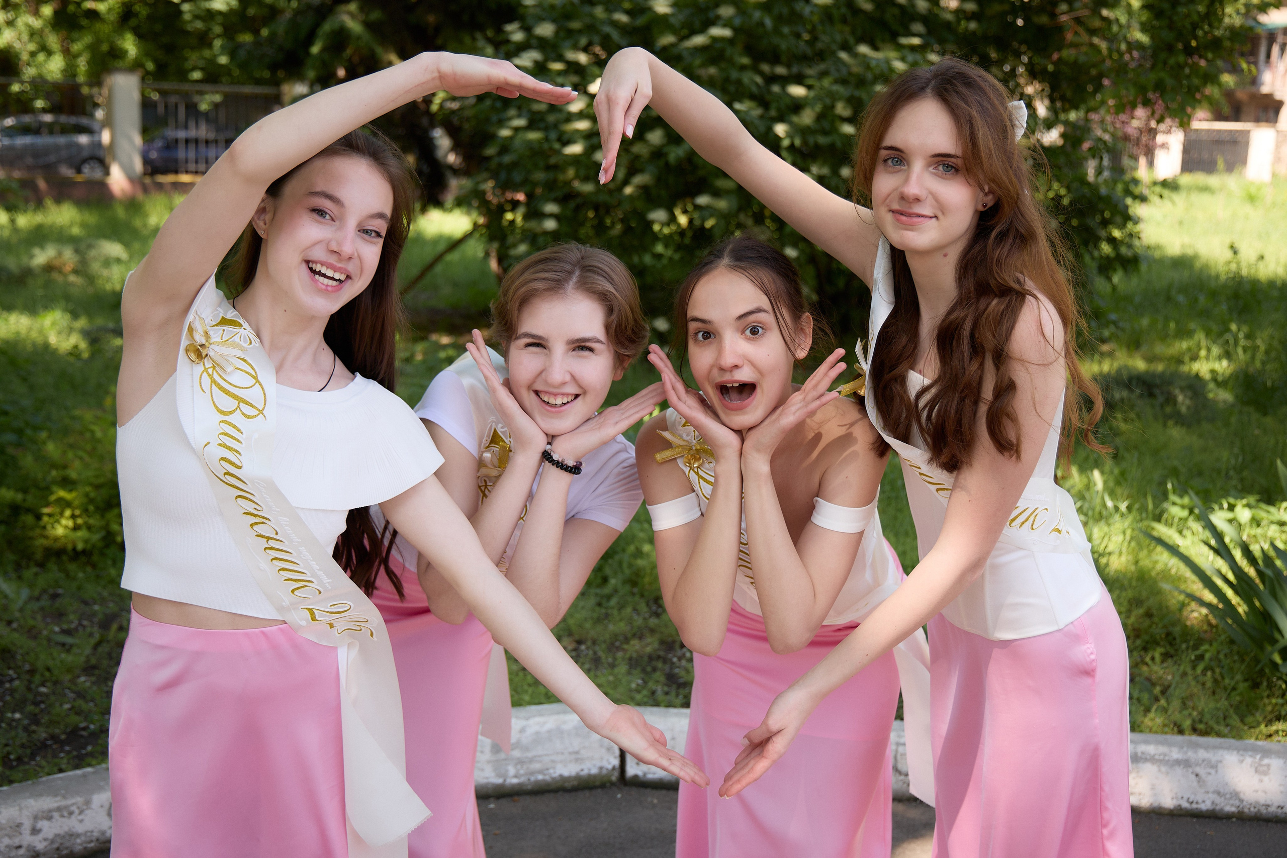 Спільне фото школярів для випускного альбому