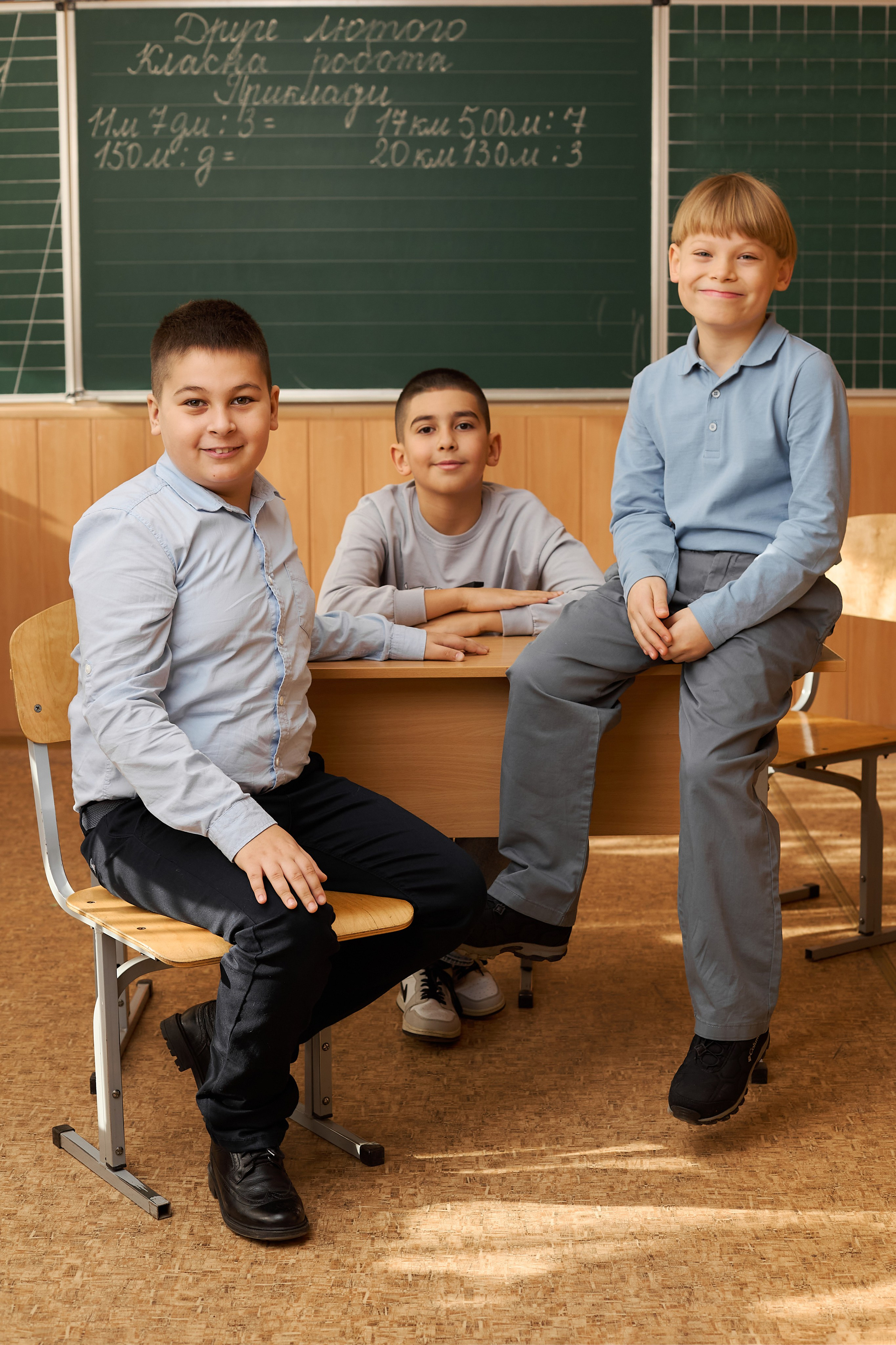 Діти разом — групове фото для випускного альбому