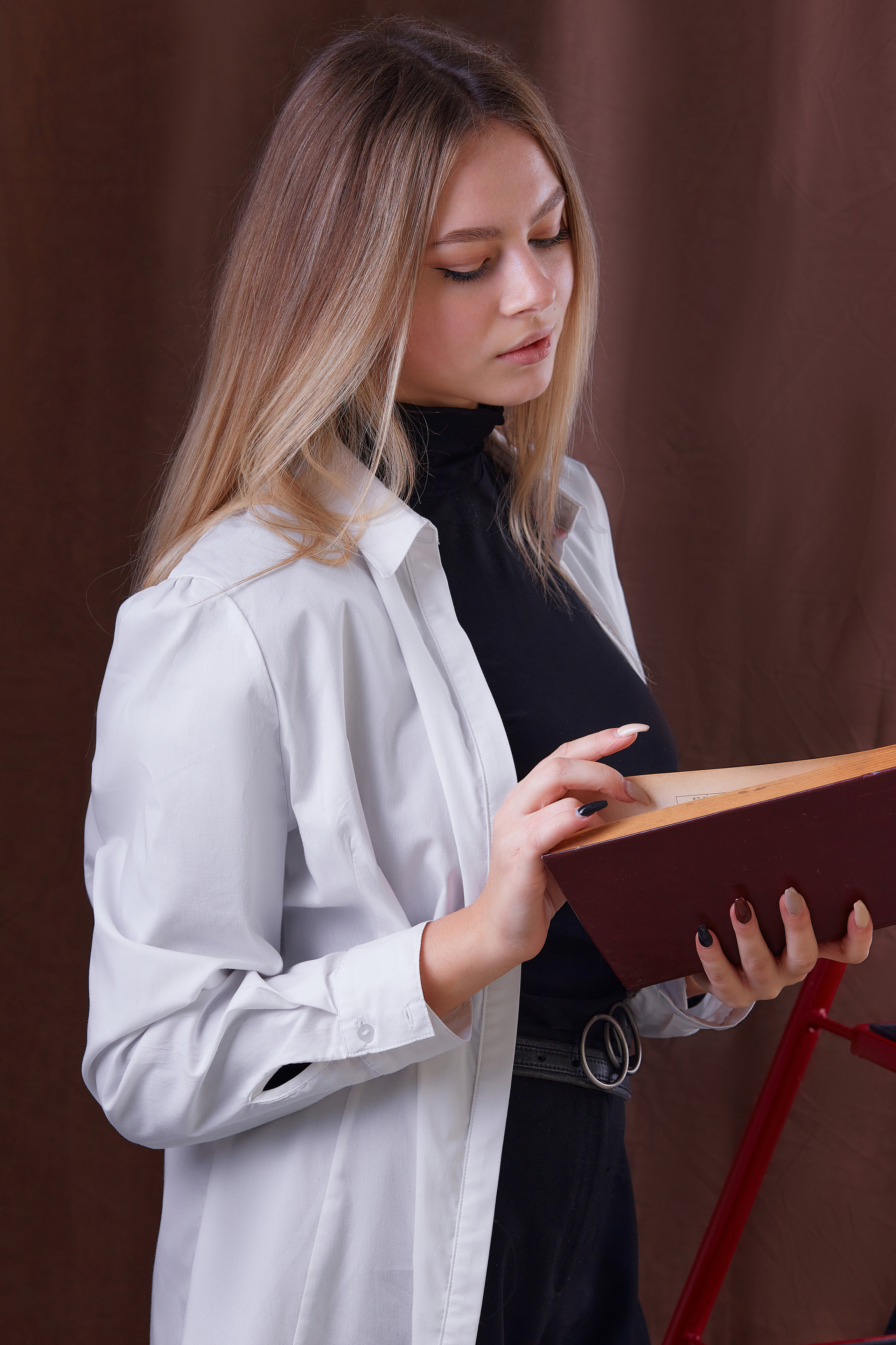 Портрет дівчини. Фото з випускного альбому в Одесі