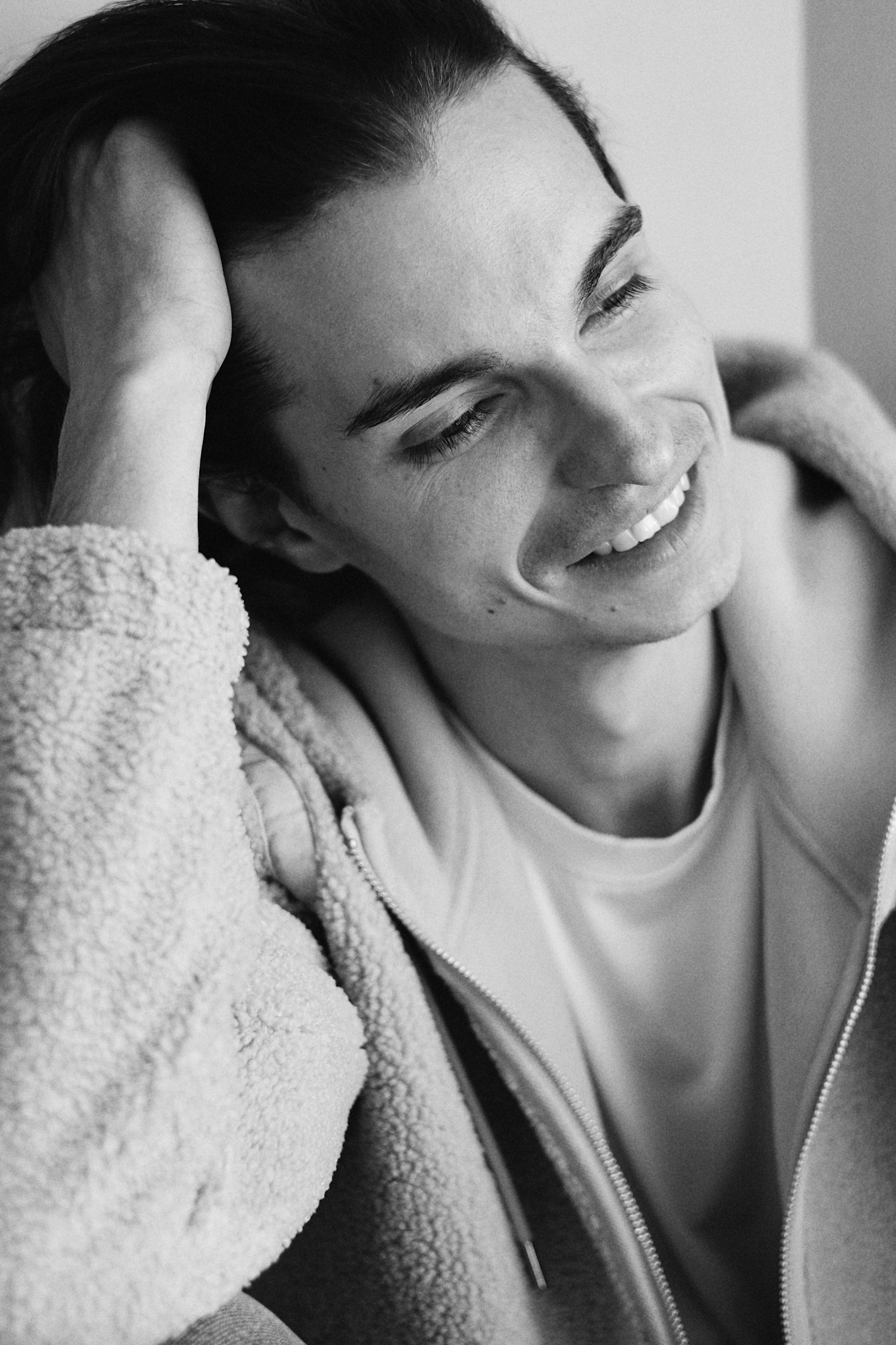 Чорно-білий портрет чоловіка для соцмереж та Tinder — фотограф Одеса
