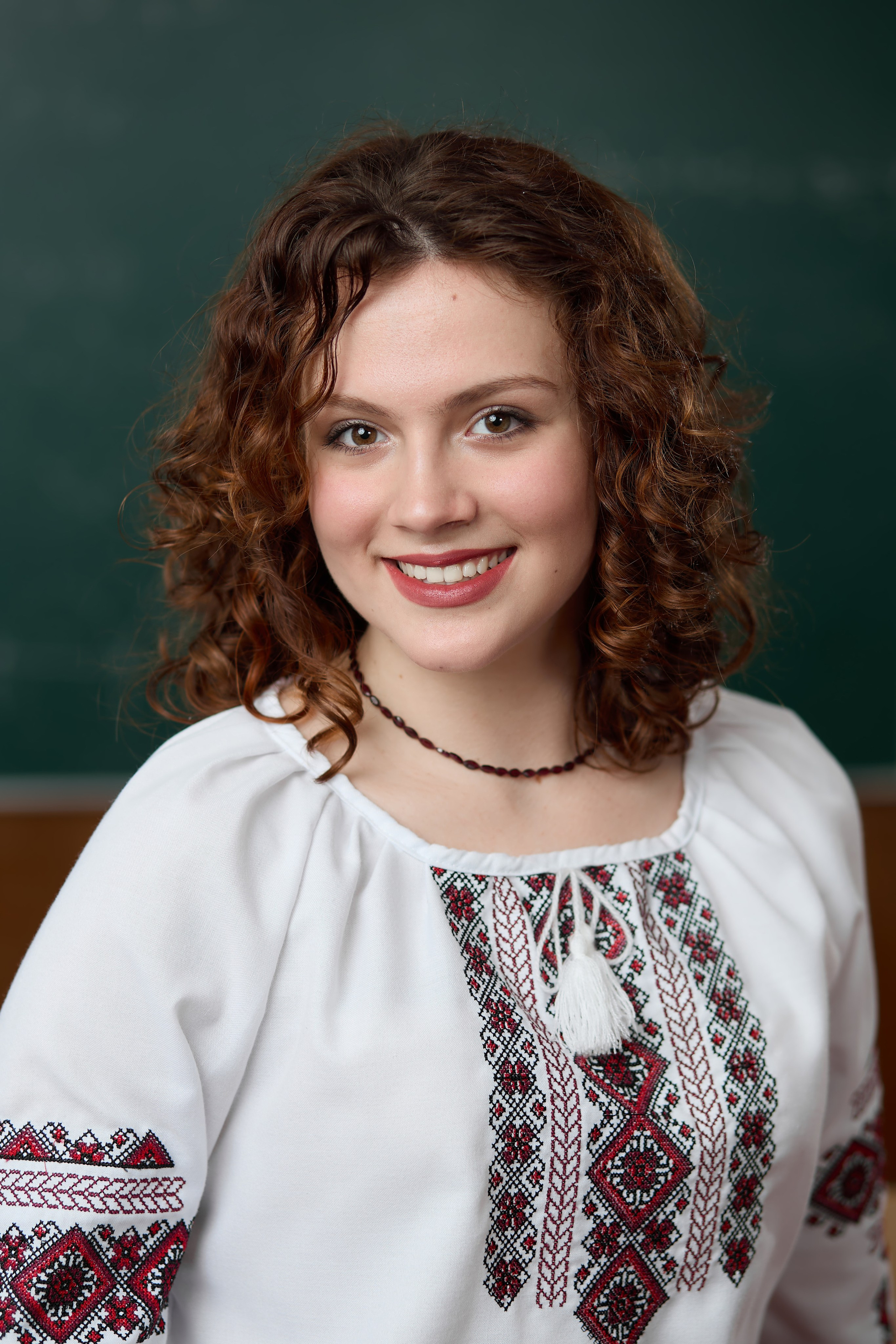 Фотографія учениці для сучасного випускного альбому