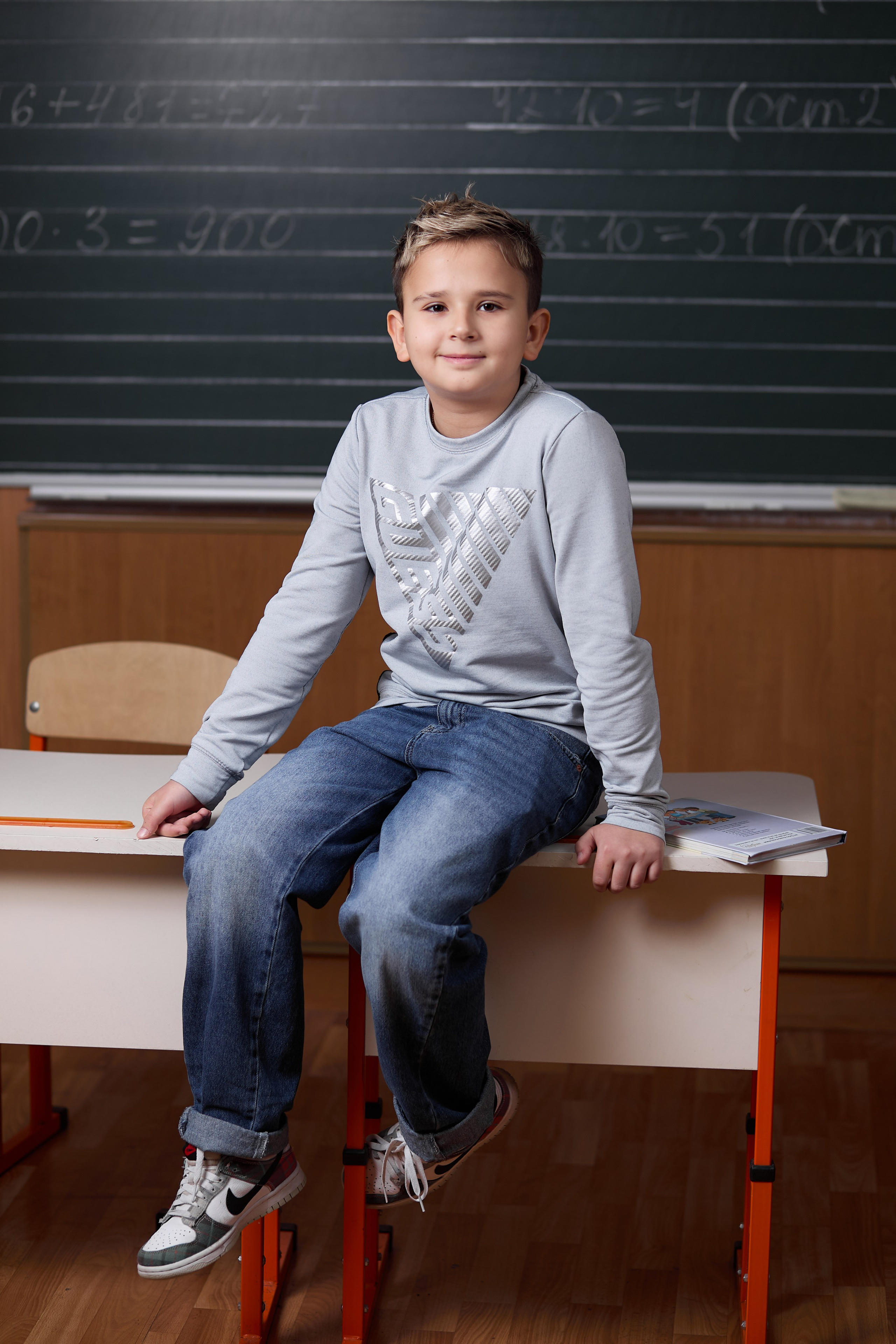 Портрет хлопчика — фотосесія для випускного альбому