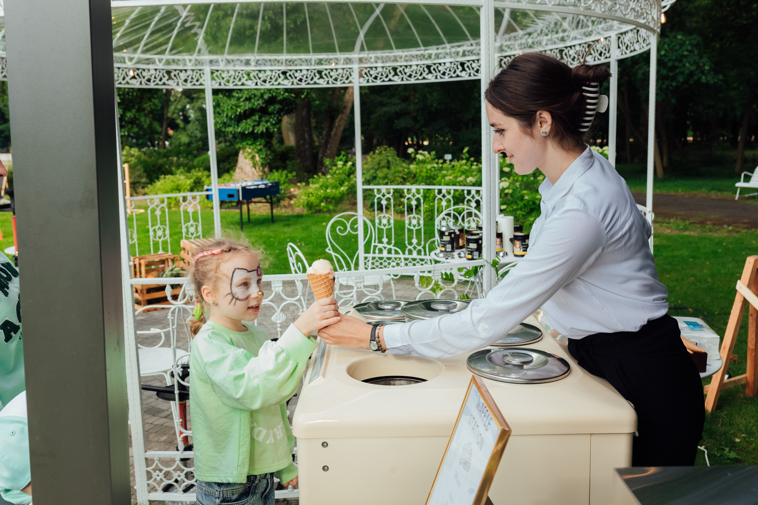 MoonActive. Fotograf Warszawa Brwinów Pruszków Grodzisk Piaseczno Otwock Legionowo