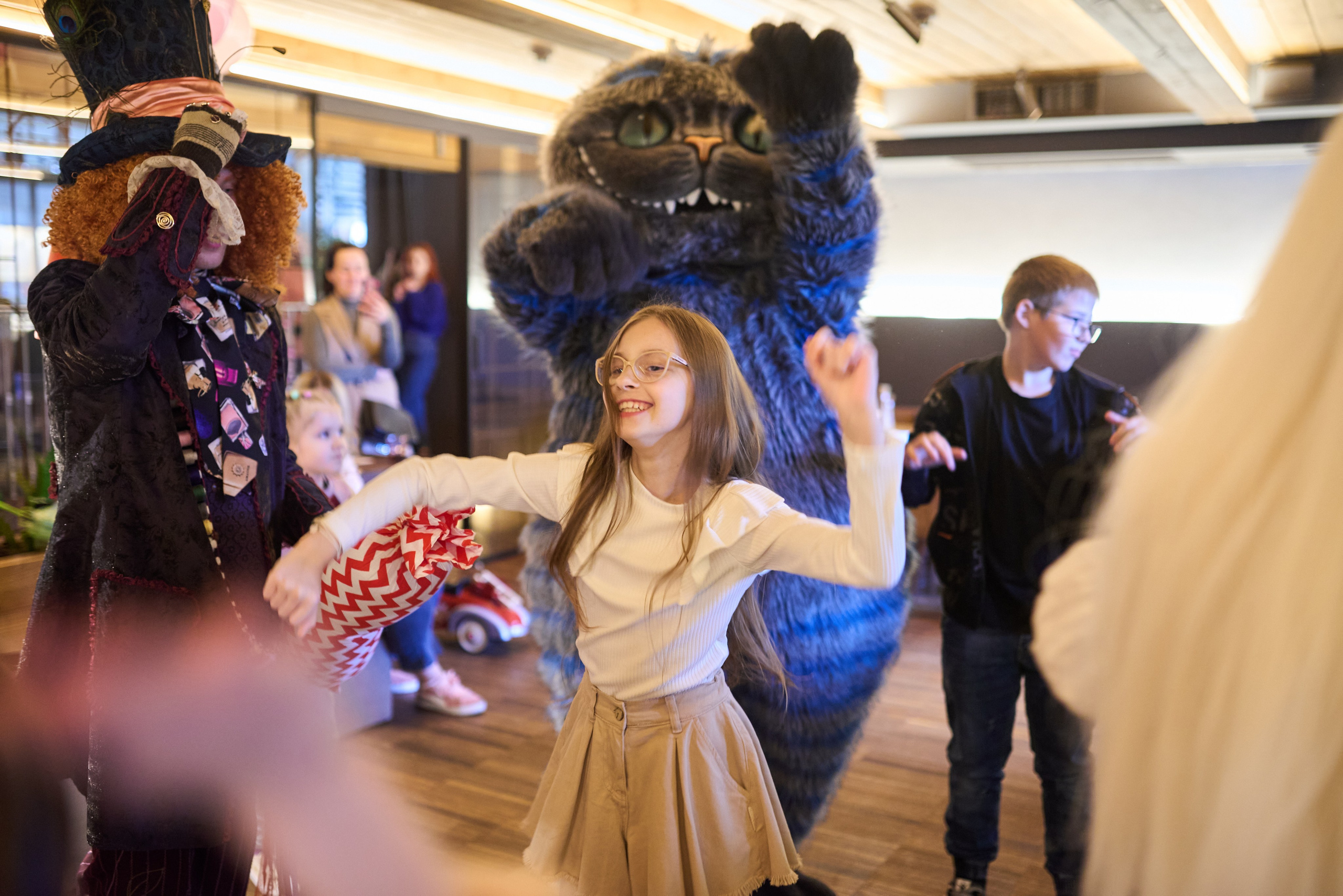 Фотосесія дитячого свята в стилі «Аліса в Країні Див» – чарівні моменти в кожному кадрі. Фотограф Київ – Репортаж, Події | Павленко Віктор