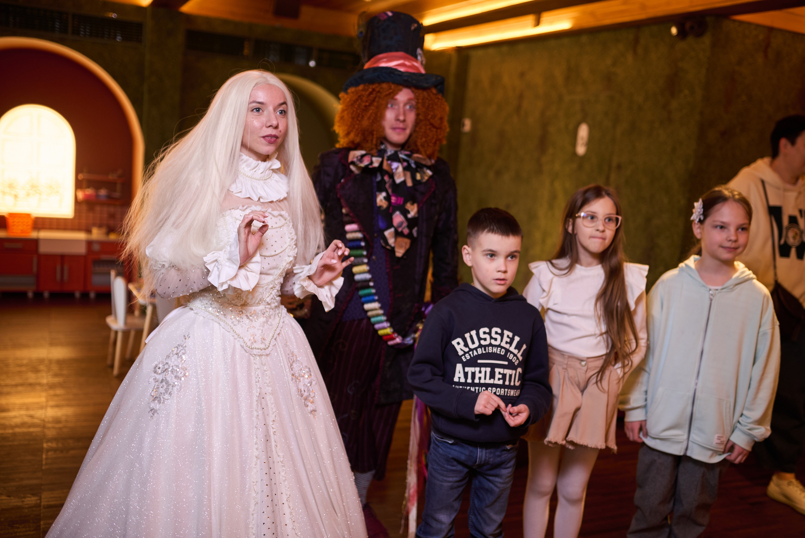 Фотосесія дитячого свята в стилі «Аліса в Країні Див» – чарівні моменти в кожному кадрі. Фотограф Київ – Репортаж, Події | Павленко Віктор