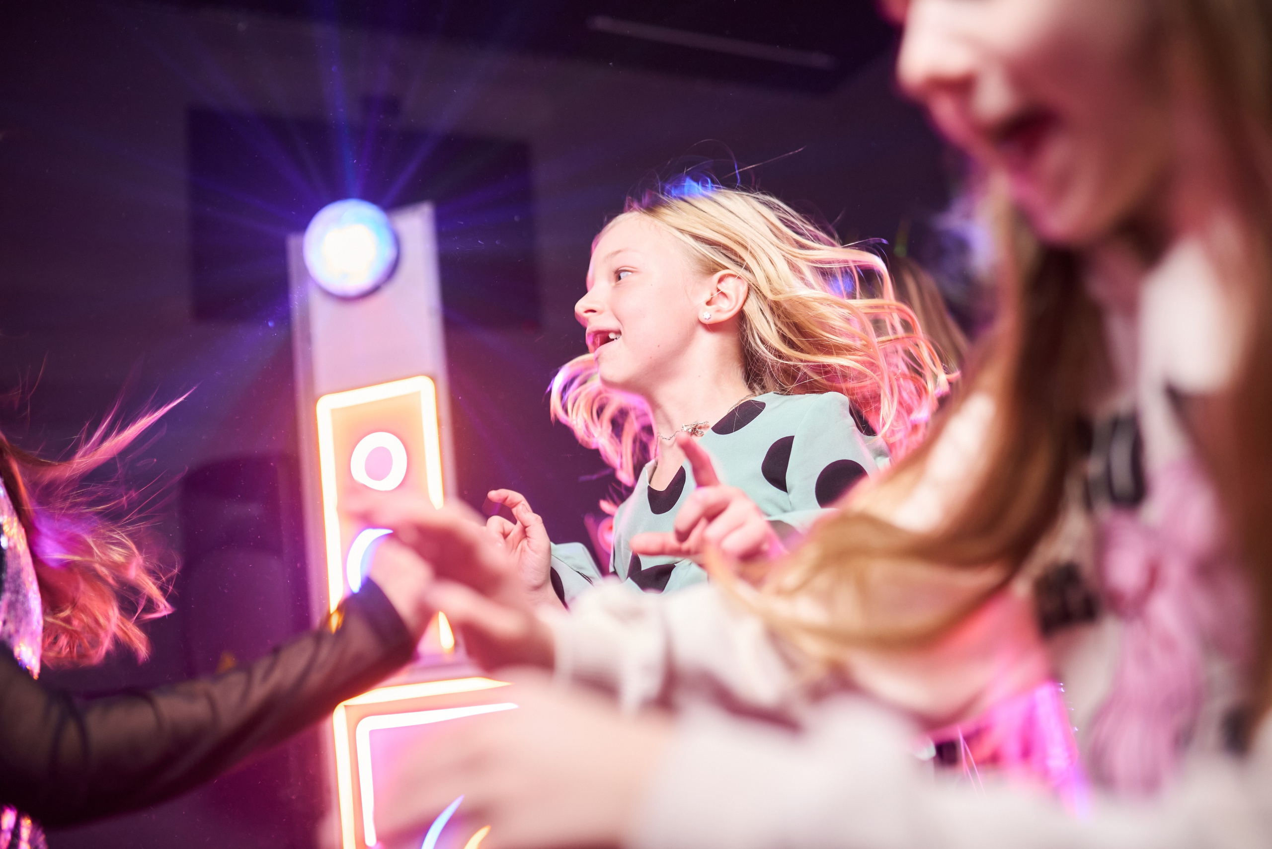 Фотосесія дитячого дня народження у стилі диско-вечірки – яскраві фото свята. Фотограф Київ – Репортаж, Події | Павленко Віктор