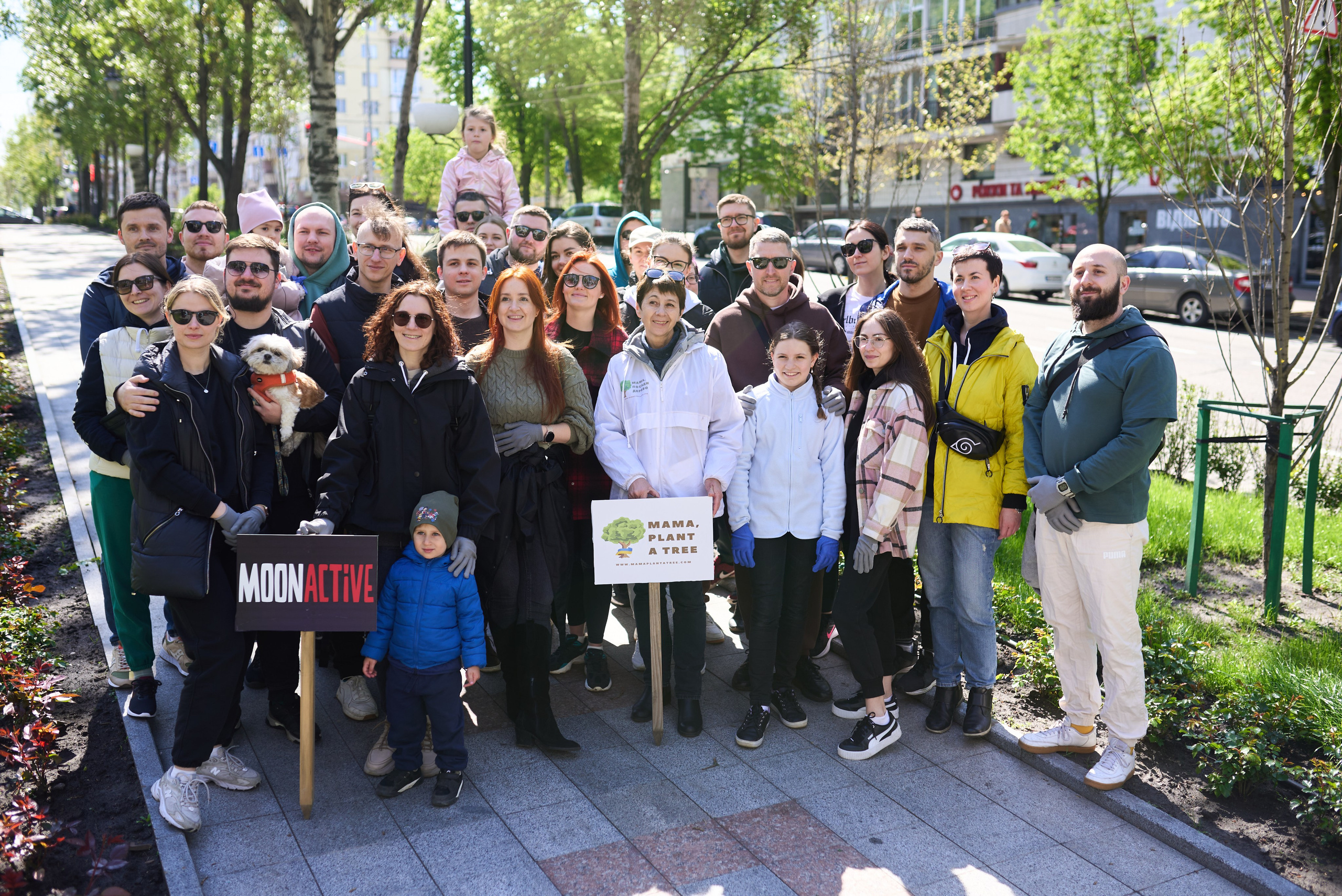 Фотозйомка висадки дерев у центрі Києва — екологічна ініціатива 2025. Фотограф Київ – Репортаж, Події | Павленко Віктор