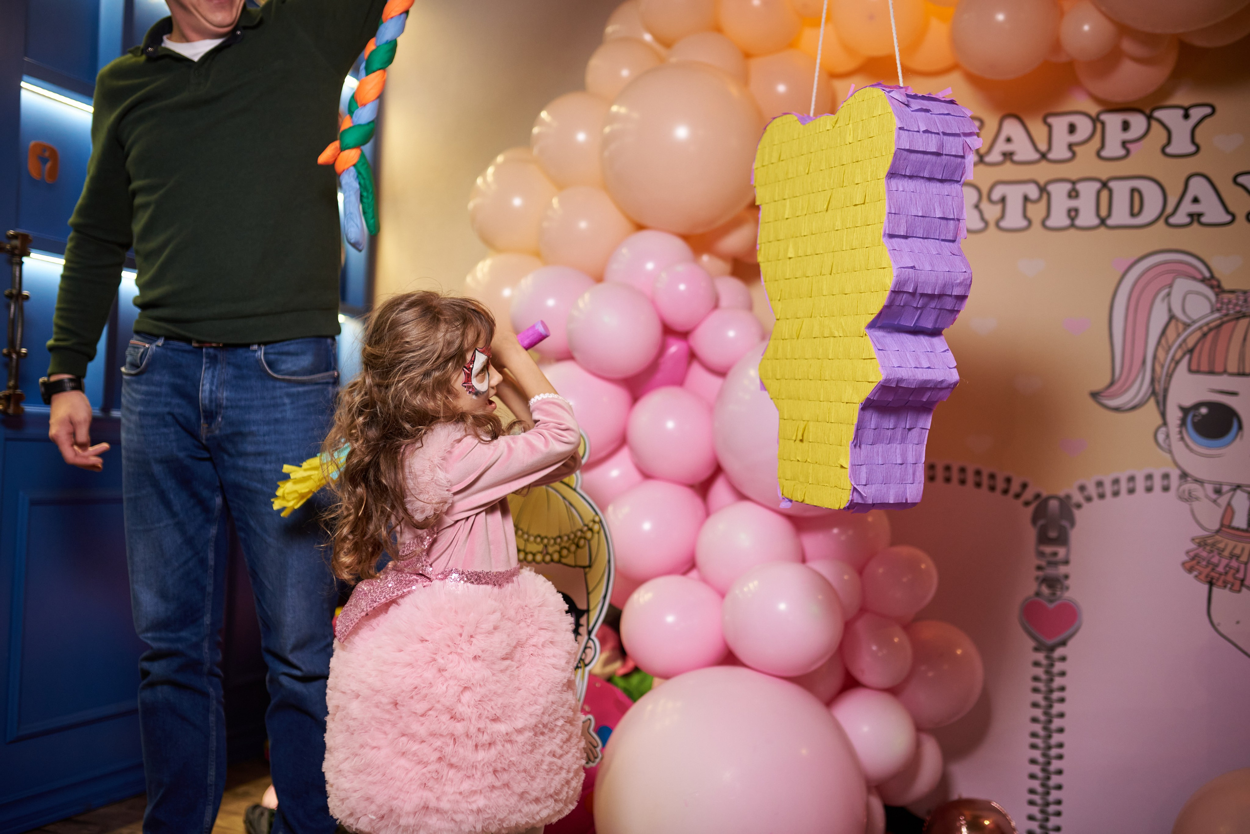 Фотозйомка з аніматорами в стилі Бджілка Мая – яскраві фото з додатковим світлом. Фотограф Київ – Репортаж, Події | Павленко Віктор