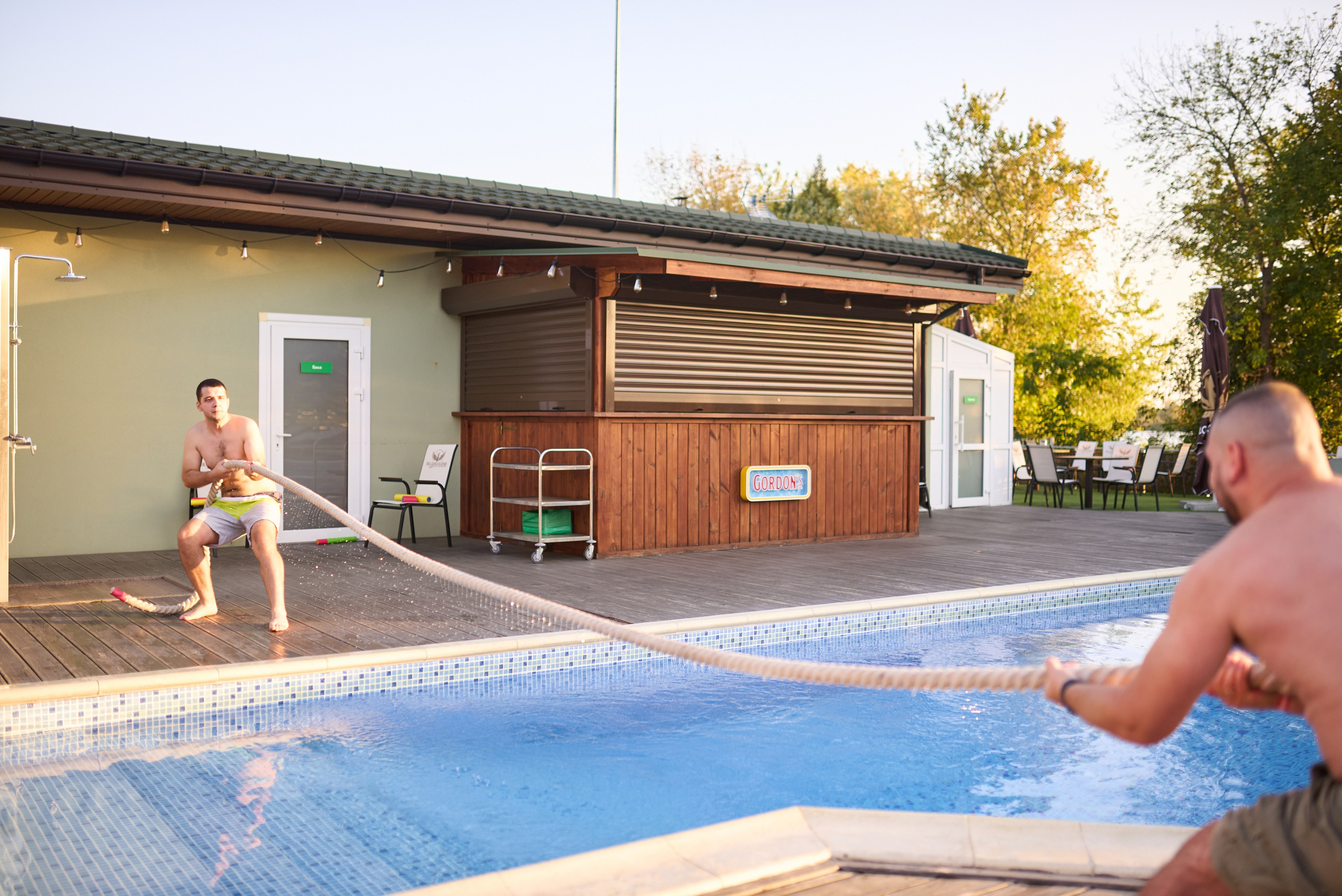 Фотозйомка літнього корпоративу IT-компанії в заміському комплексі з басейном. Фотограф Київ – Репортаж, Події | Павленко Віктор