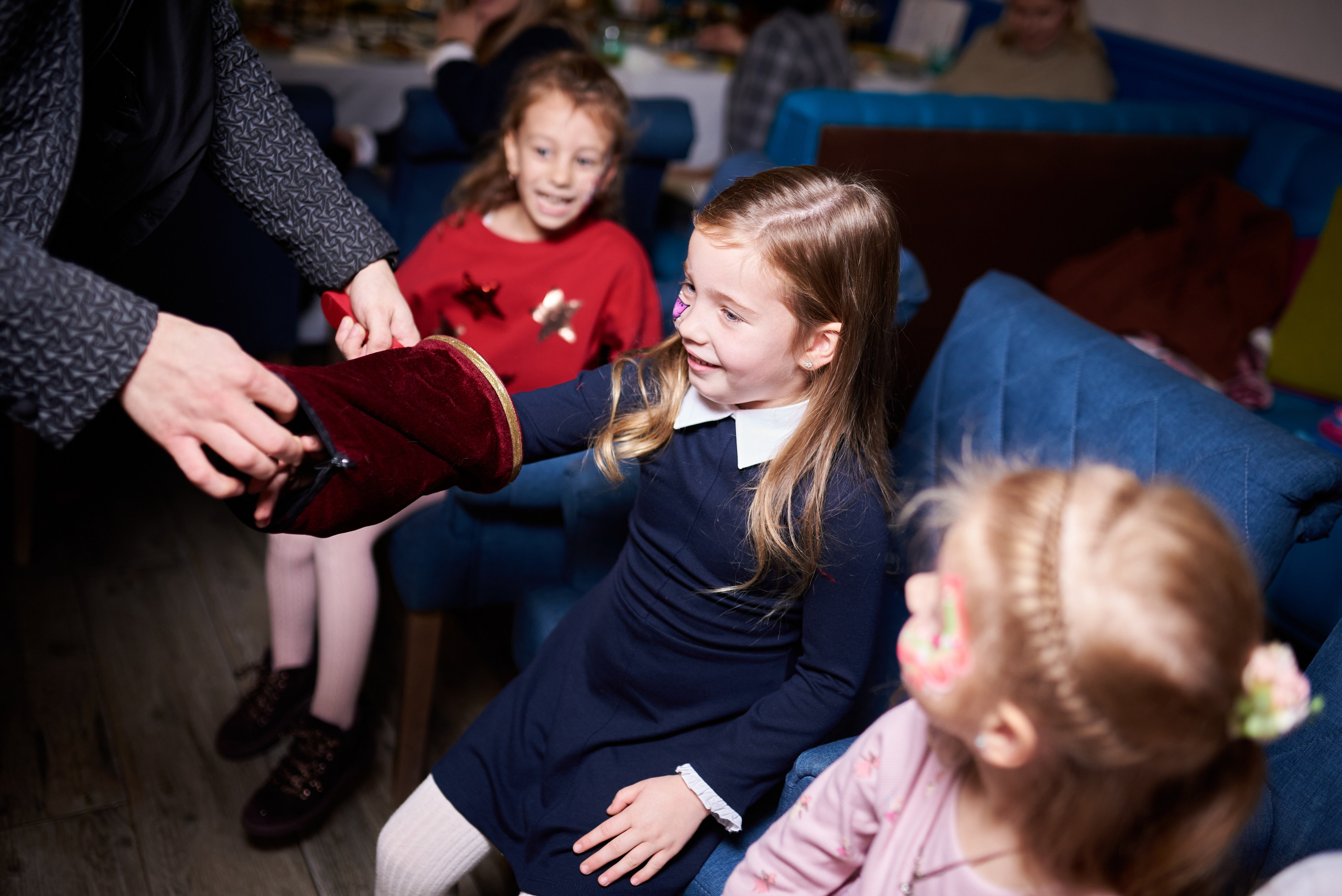Фотозйомка з аніматорами в стилі Бджілка Мая – яскраві фото з додатковим світлом. Фотограф Київ – Репортаж, Події | Павленко Віктор