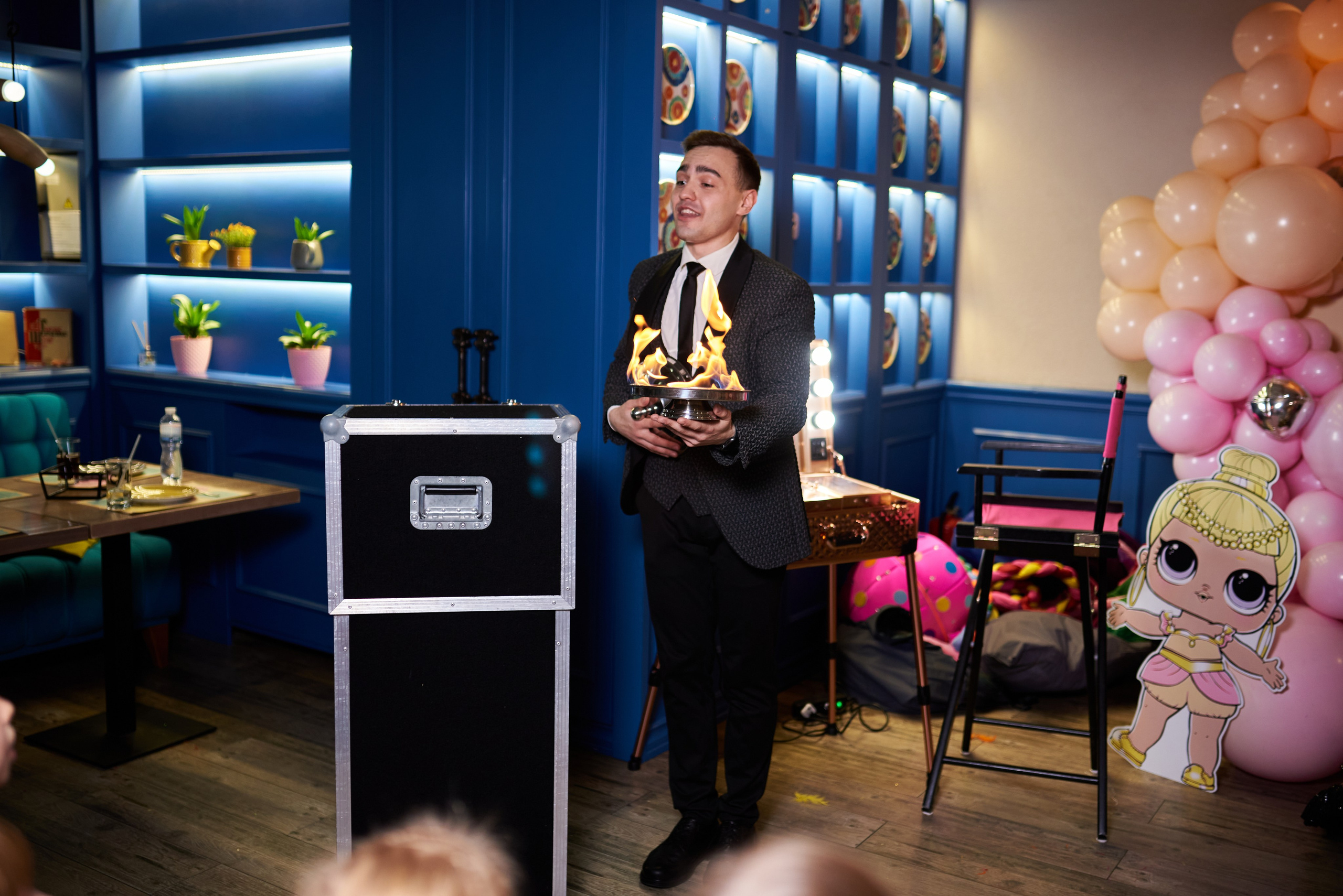 Фотозйомка з аніматорами в стилі Бджілка Мая – яскраві фото з додатковим світлом. Фотограф Київ – Репортаж, Події | Павленко Віктор