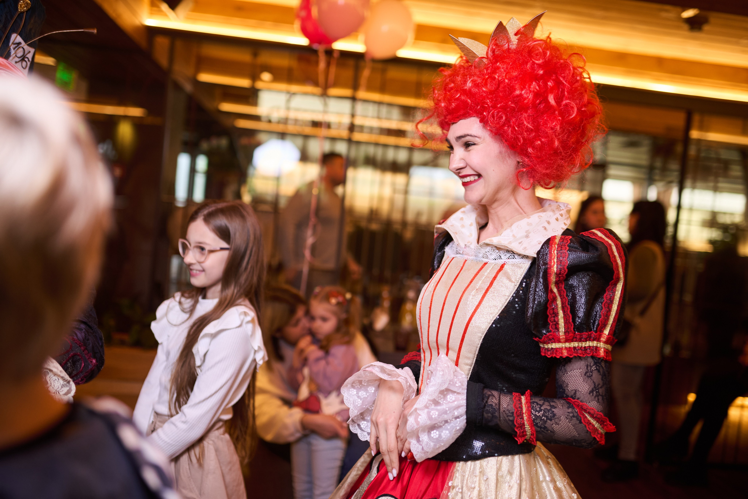 Фотосесія дитячого свята в стилі «Аліса в Країні Див» – чарівні моменти в кожному кадрі. Фотограф Київ – Репортаж, Події | Павленко Віктор