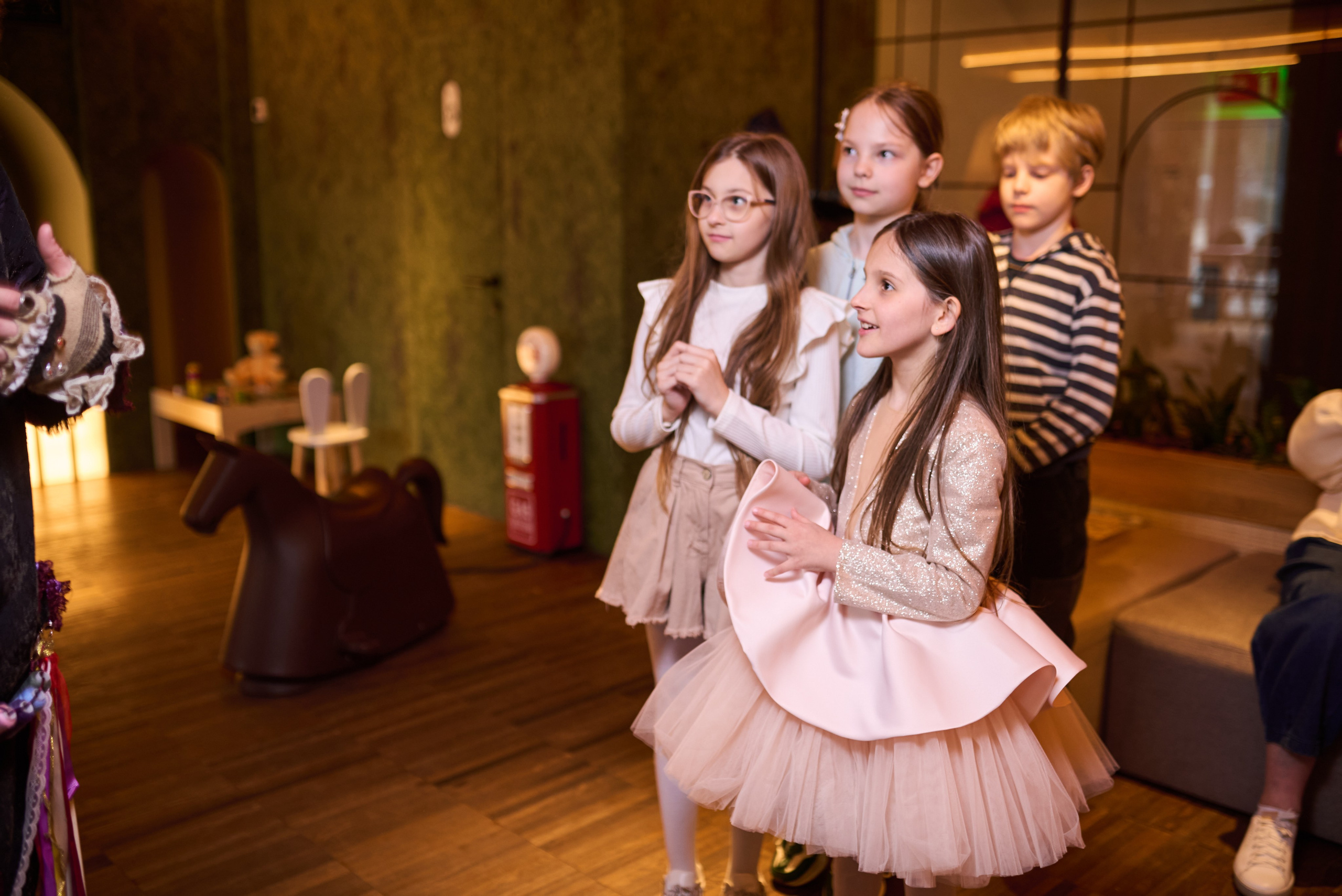 Фотосесія дитячого свята в стилі «Аліса в Країні Див» – чарівні моменти в кожному кадрі. Фотограф Київ – Репортаж, Події | Павленко Віктор