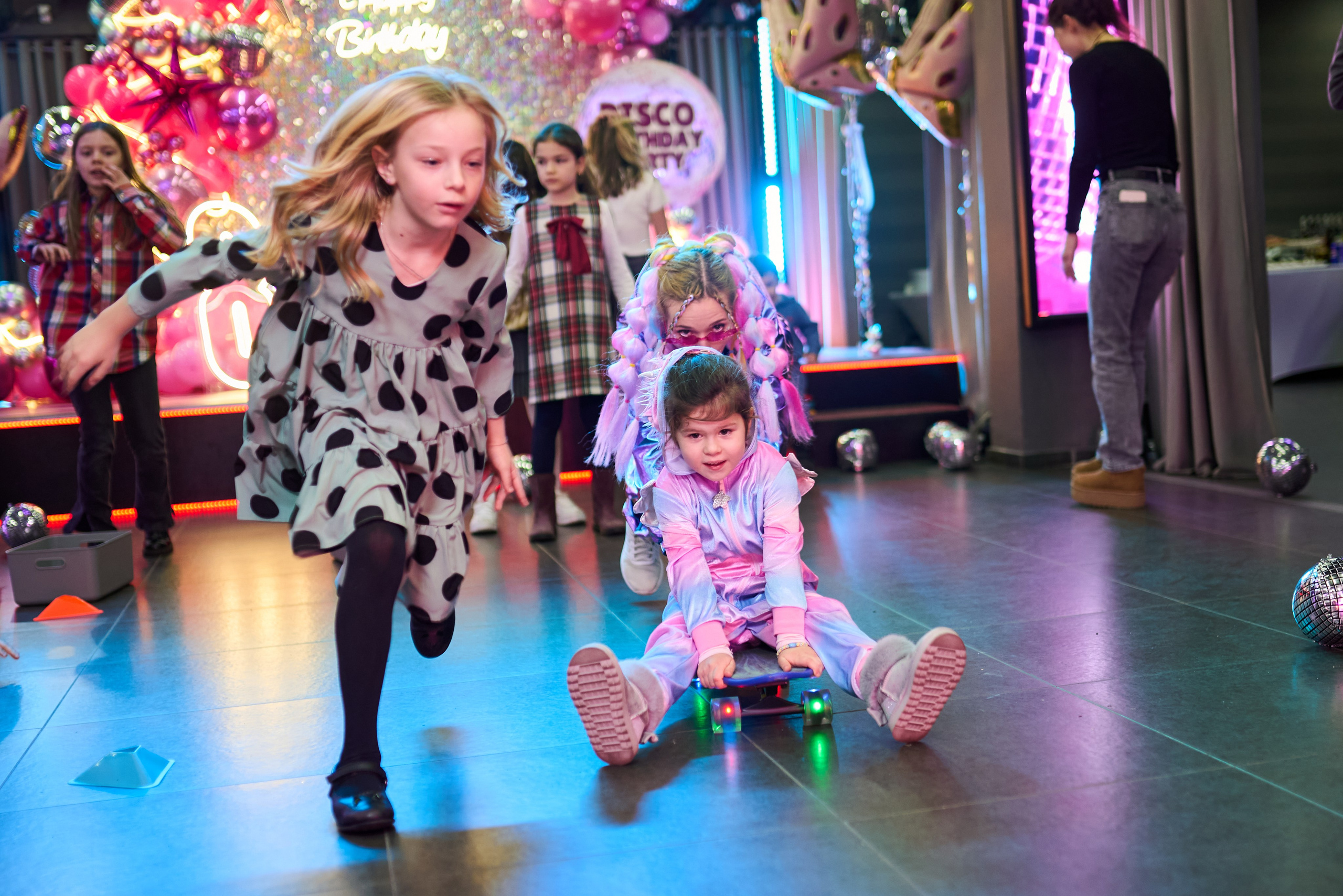 Фотосесія дитячого дня народження у стилі диско-вечірки – яскраві фото свята. Фотограф Київ – Репортаж, Події | Павленко Віктор