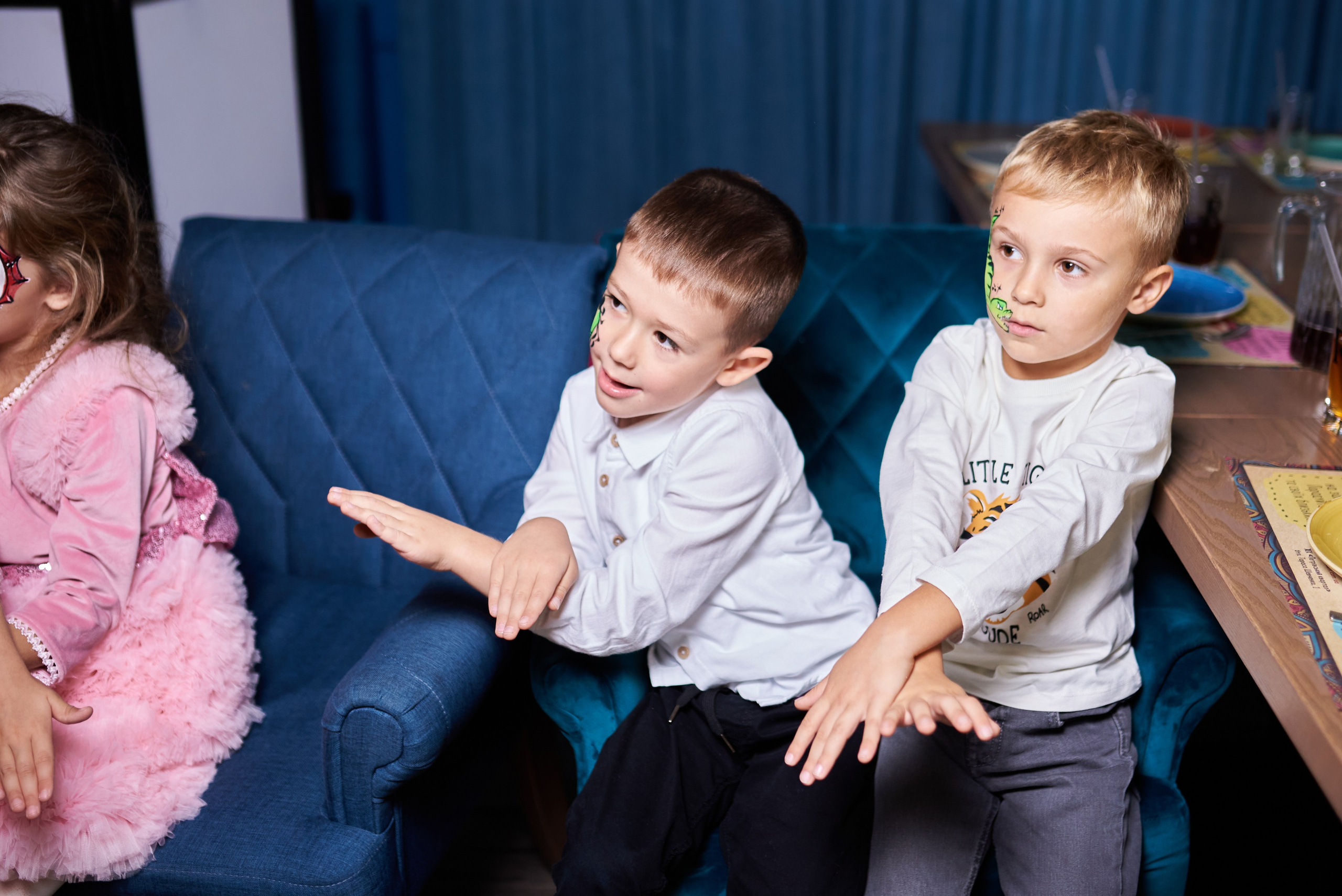 Фотозйомка з аніматорами в стилі Бджілка Мая – яскраві фото з додатковим світлом. Фотограф Київ – Репортаж, Події | Павленко Віктор