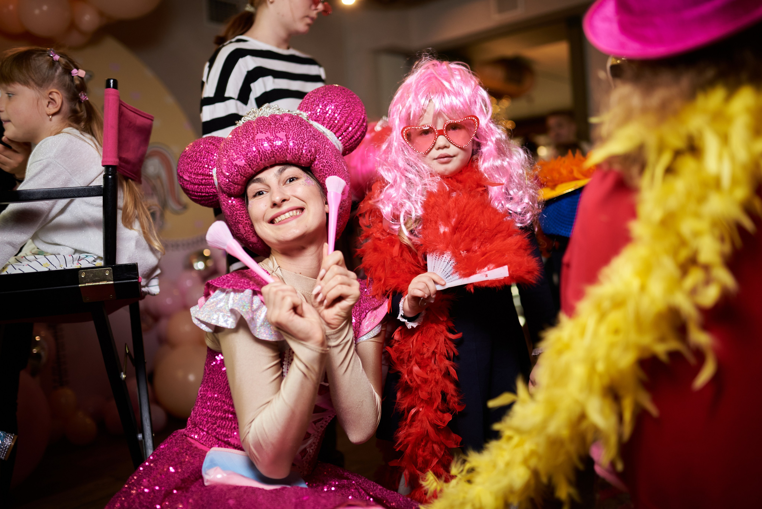 Фотозйомка з аніматорами в стилі Бджілка Мая – яскраві фото з додатковим світлом. Фотограф Київ – Репортаж, Події | Павленко Віктор